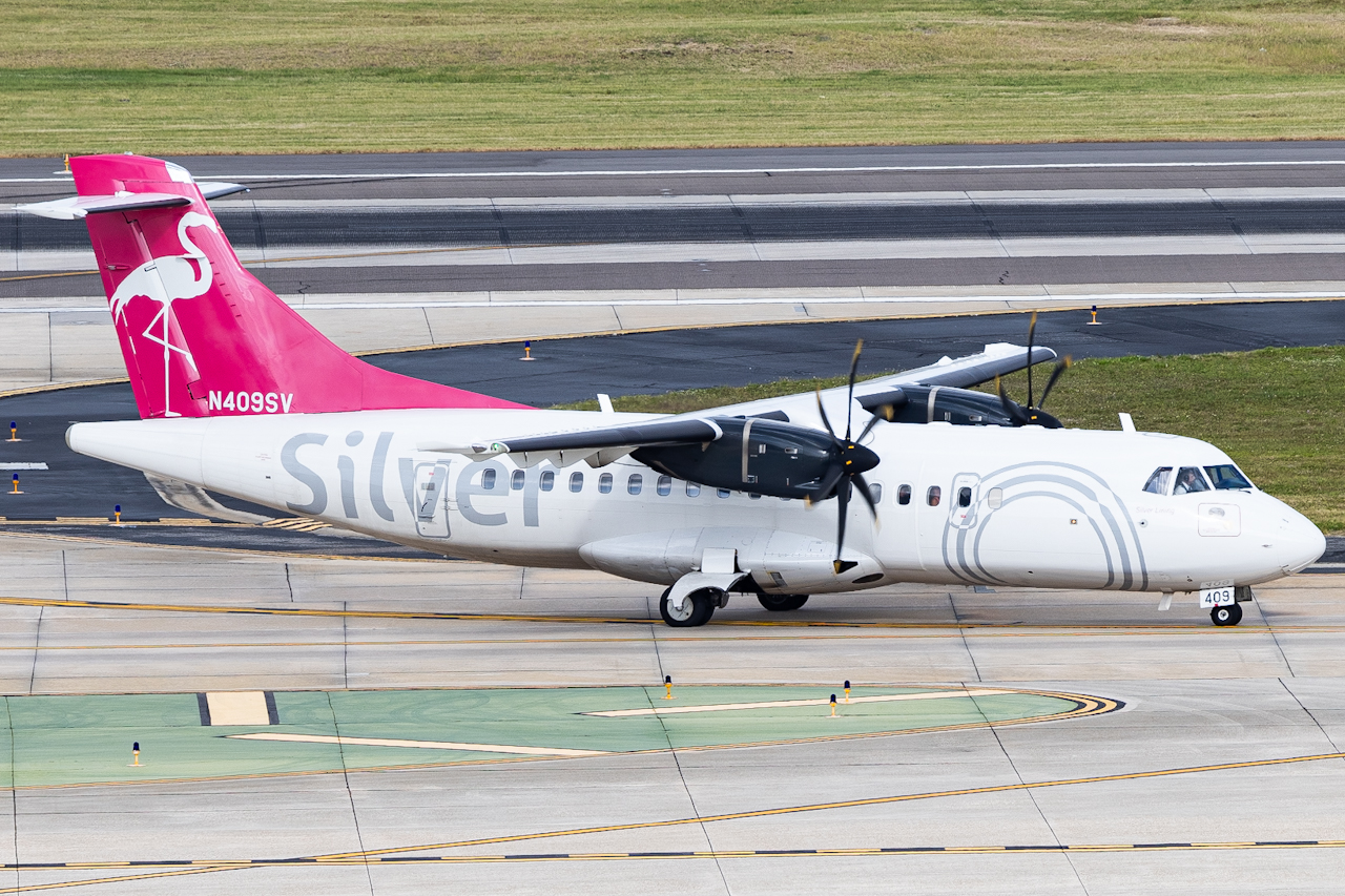Full size: Silver Airways ATR 42-600 N409SV at Tampa International Airport