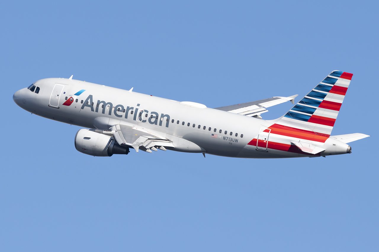 Full size: American Airlines Airbus A319 N713UW at Ronald Reagan National Airport