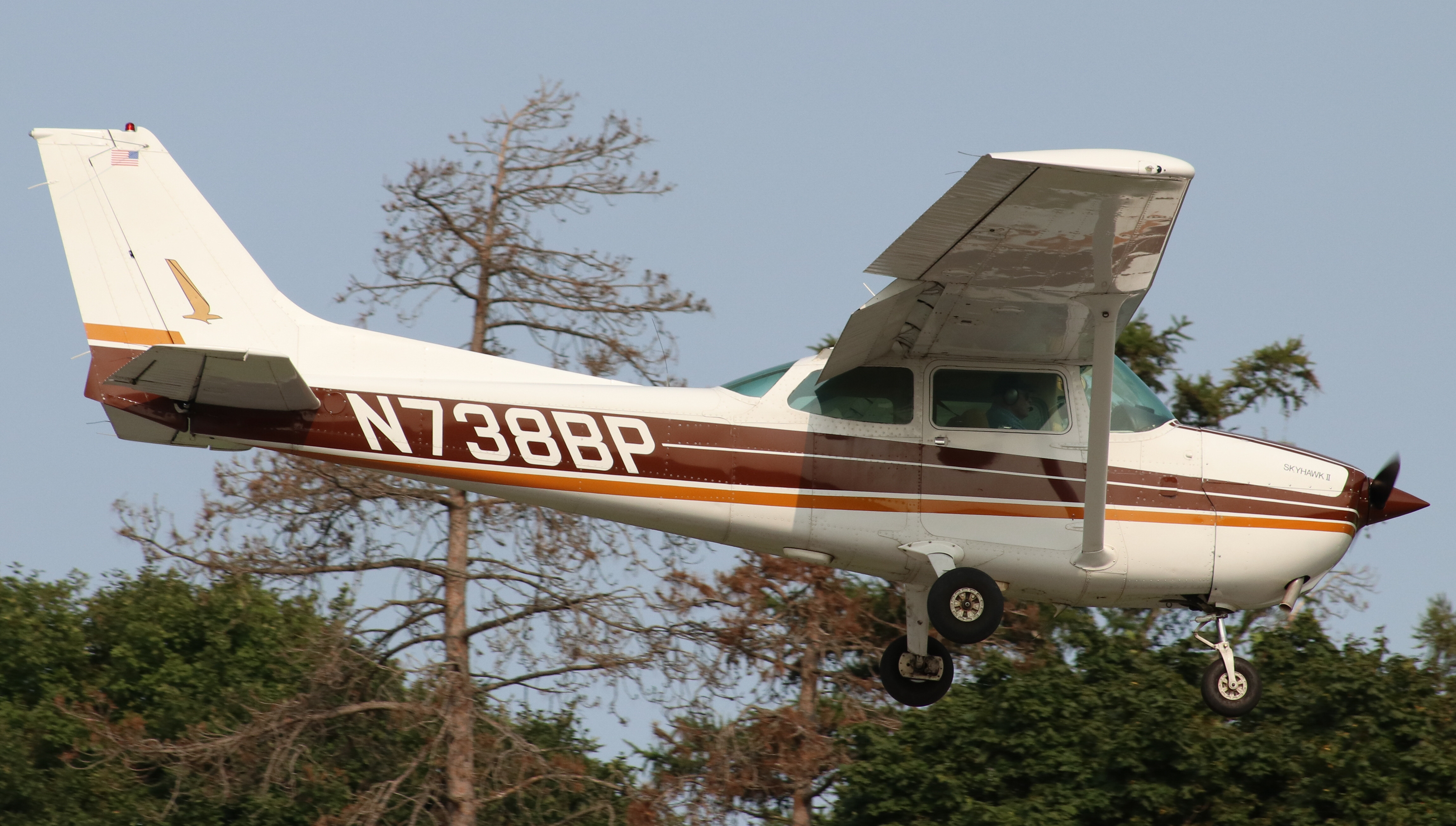 Full size: PRIVATE Cessna 172 N738BP at York Airport