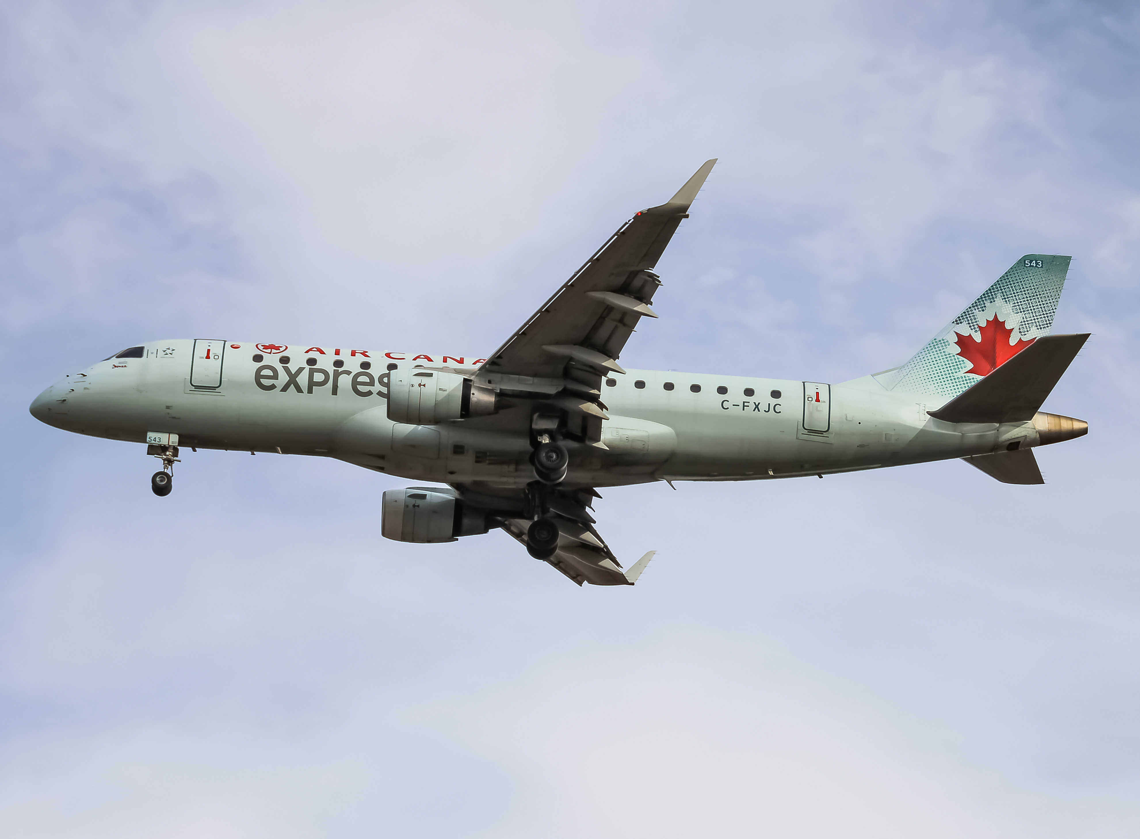 Full size: Air Canada Express Embraer E175 C-FXJC at Washington Dulles International Airport