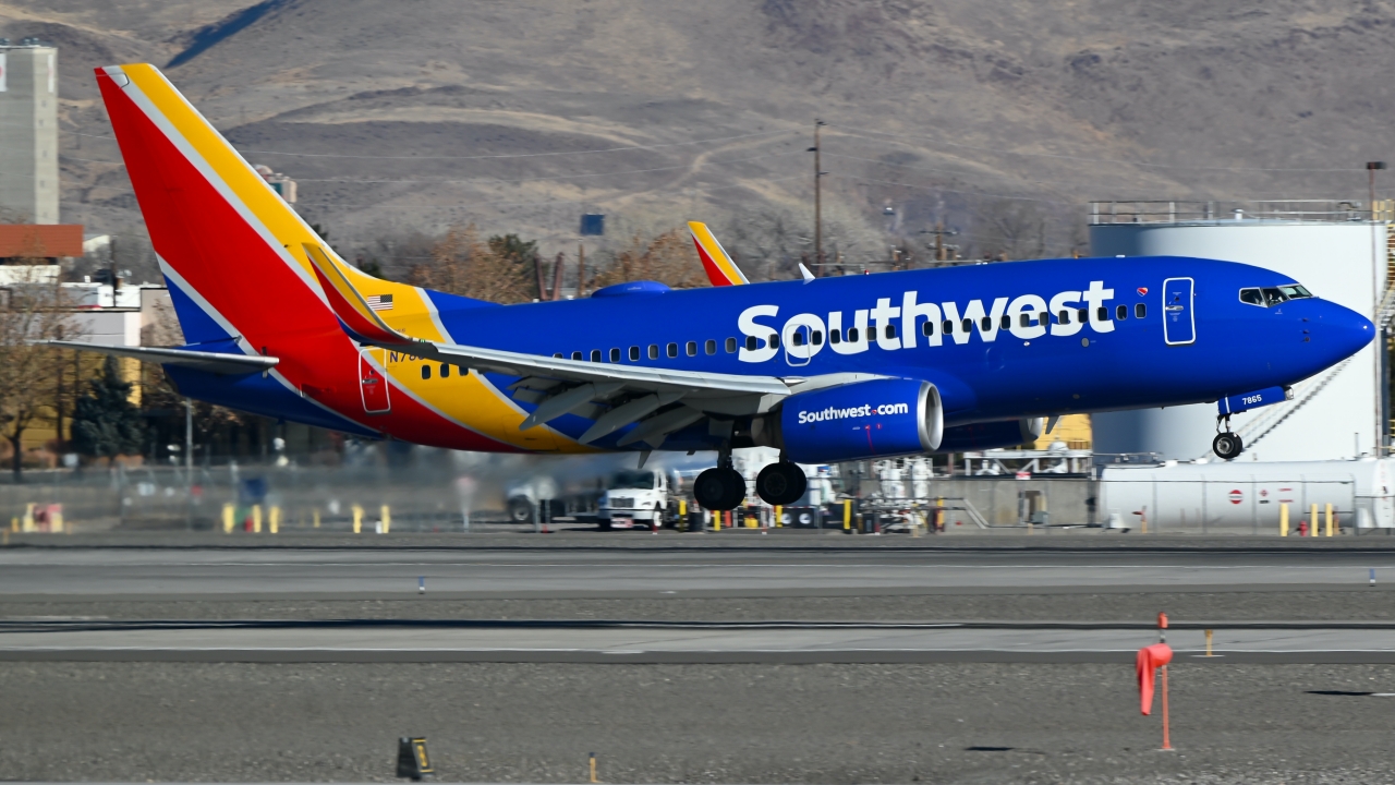 Full size: Southwest Airlines Boeing 737-700 N7865A at Reno/Tahoe International Airport