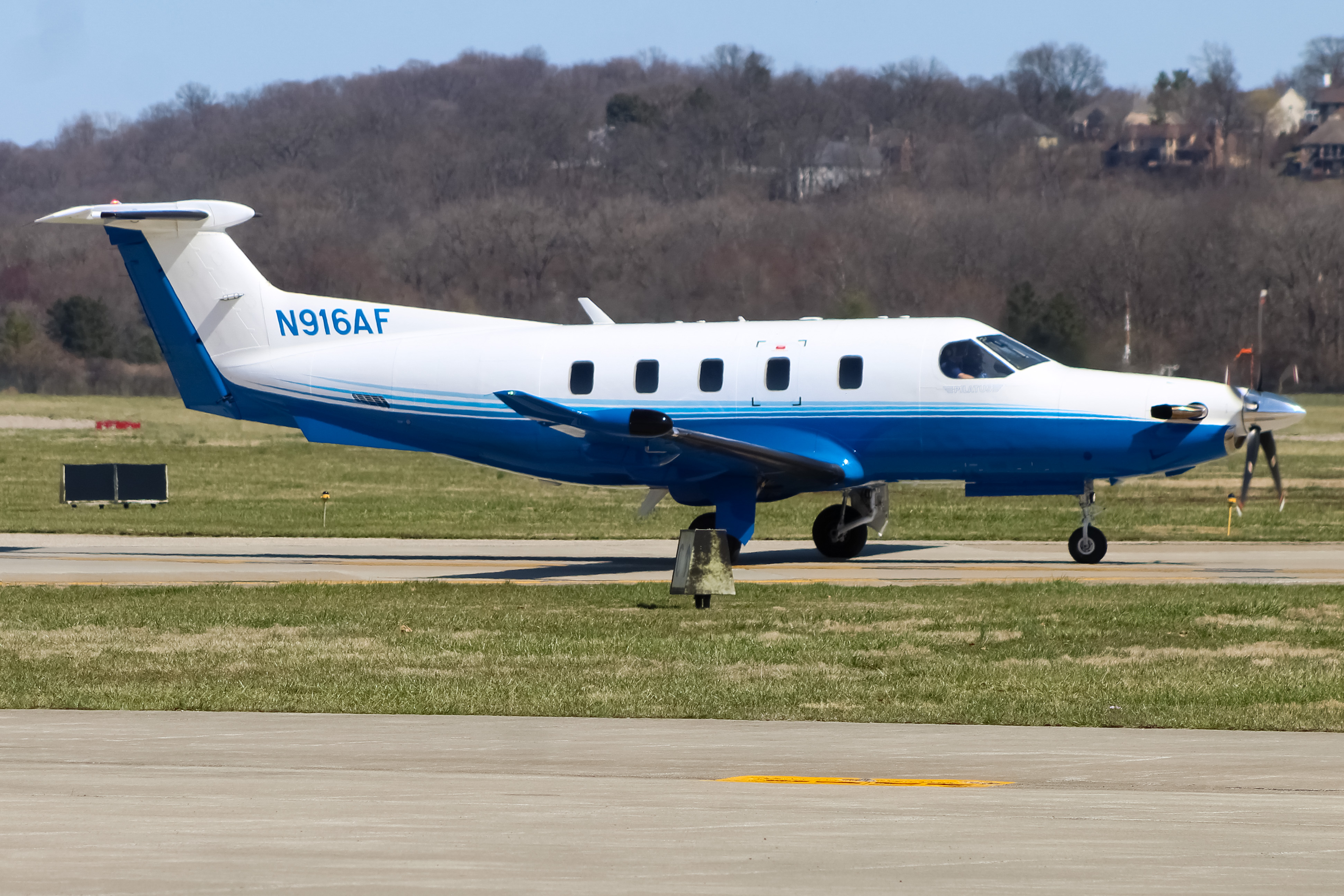 Full size: Planesense Pilatus PC-12 N916AF at Cincinnati Municipal Airport/Lunken Field