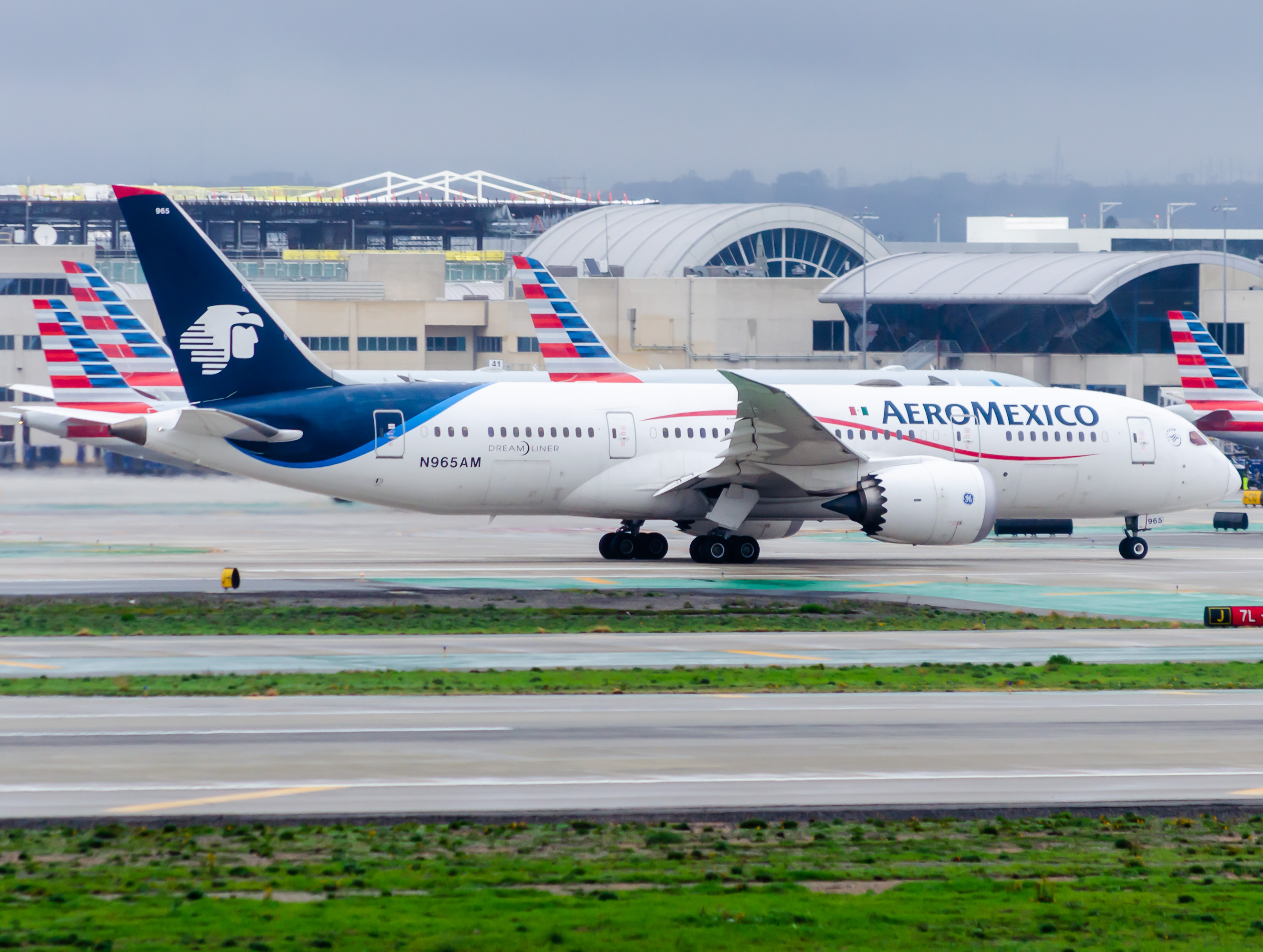 Full size: Aeromexico Boeing 787-8 N965AM at Los Angeles International Airport
