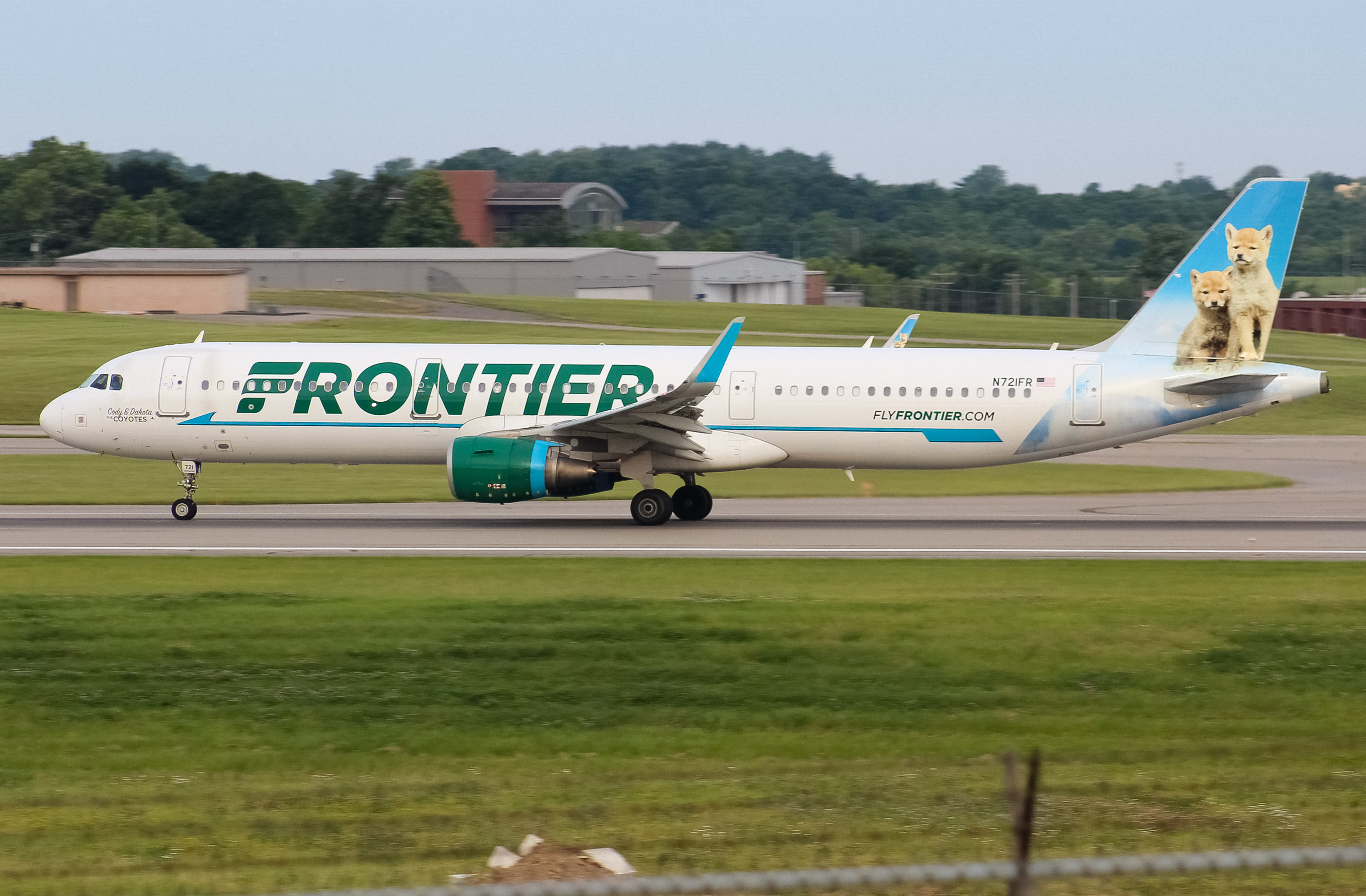 Full size: Frontier Airlines Airbus A321-200 N721FR at Cincinnati/Northern Kentucky International Airport