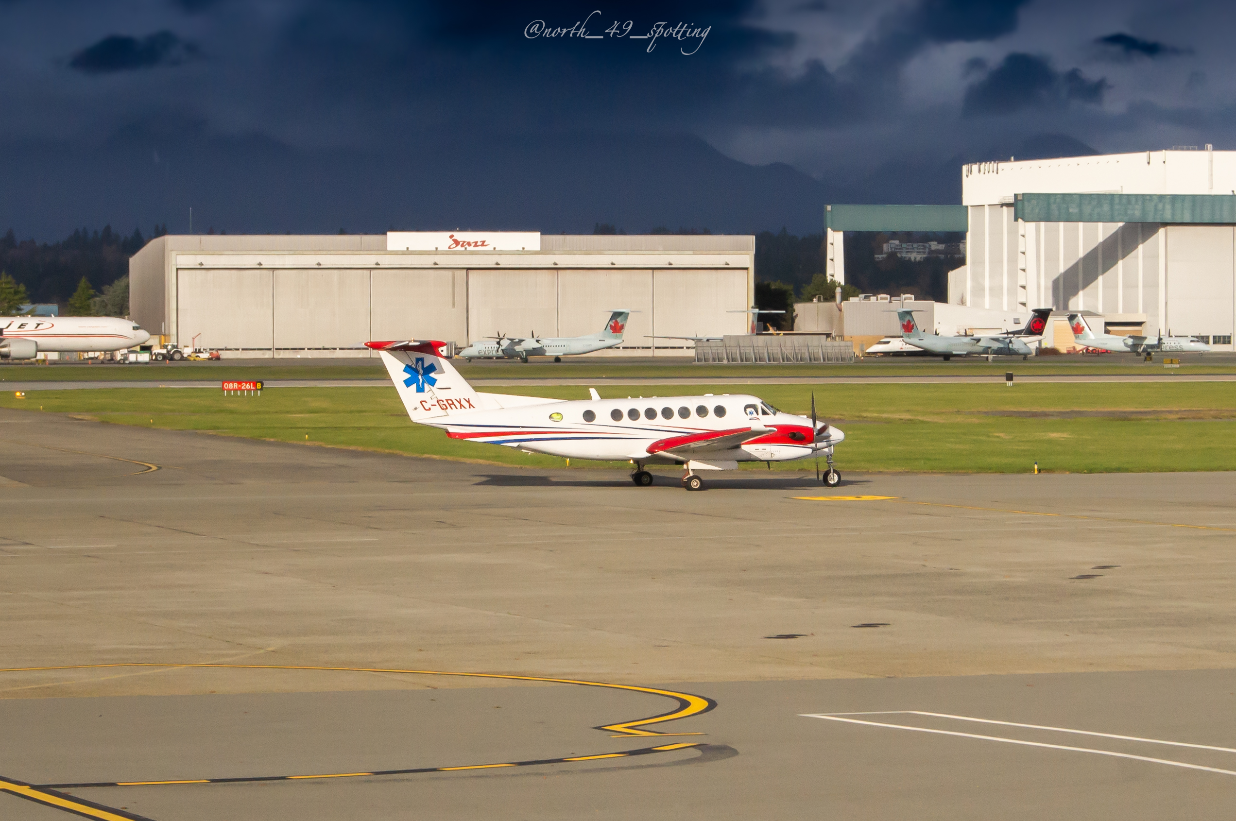 Full size: Carson Air Beechcraft 300 Super King Air C-GRXX at Vancouver International Airport