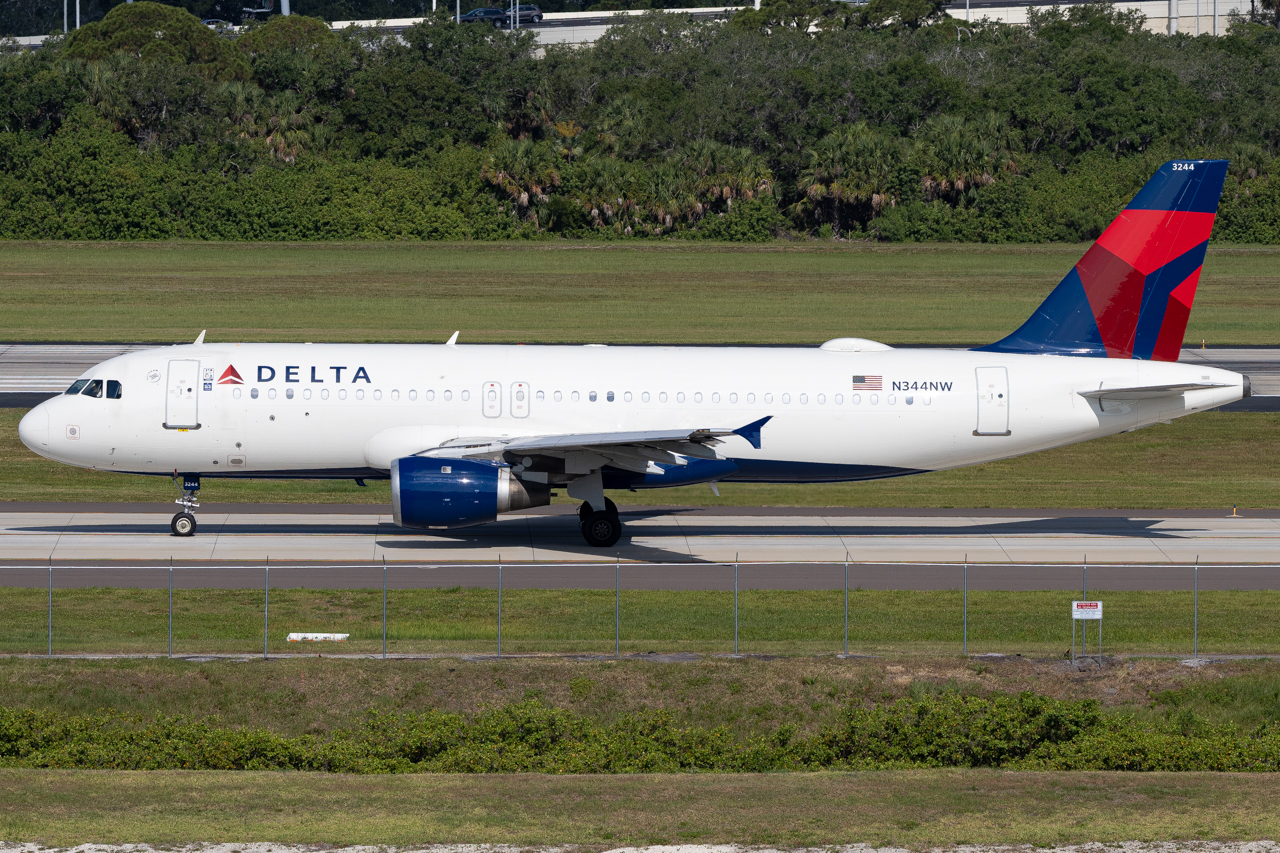 Full size: Delta Airlines Airbus A320 N334NW at Tampa International Airport
