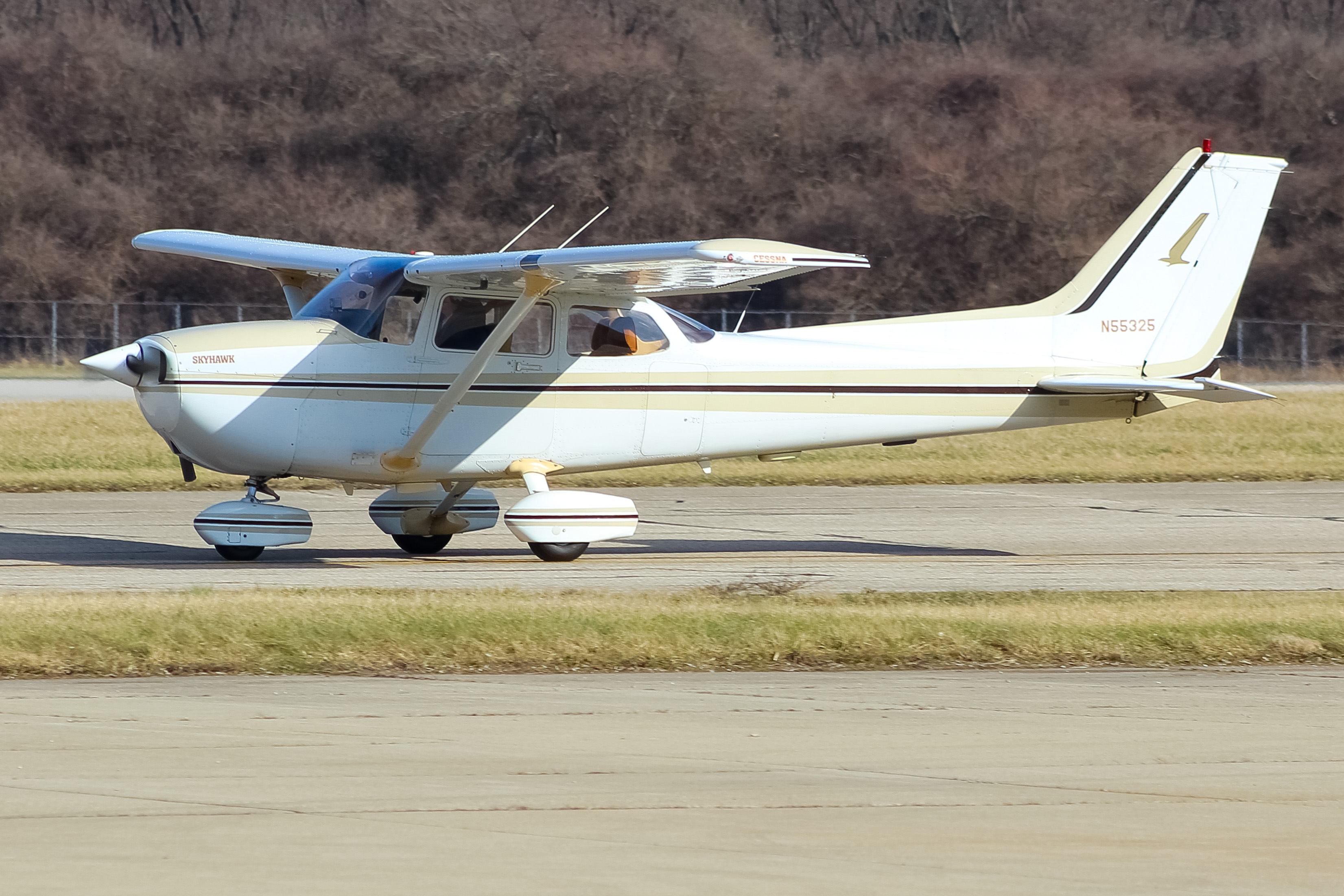 Full size: PRIVATE  Cessna 172 N55325 at Cincinnati Municipal Airport/Lunken Field