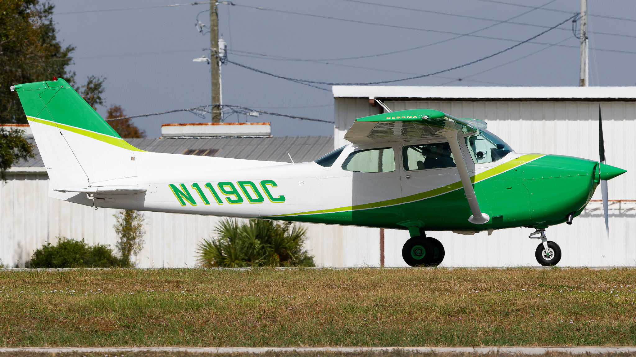Full size: PRIVATE Cessna 172 N119DC at Winter Haven's Gilbert Airport