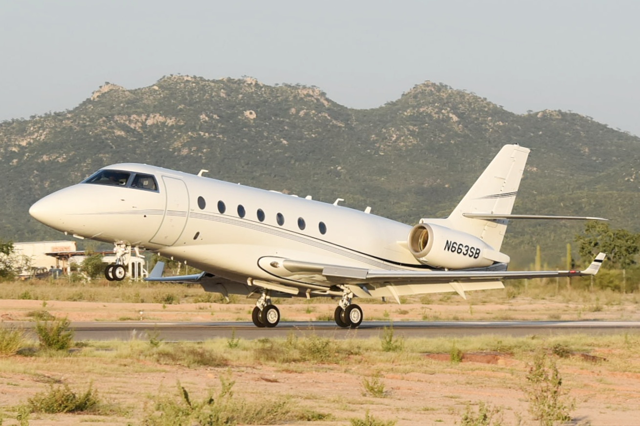 Full size: KKA Enterprises Gulfstream G200 N663SB at Aeropuerto de Cabo San Lucas Internacional