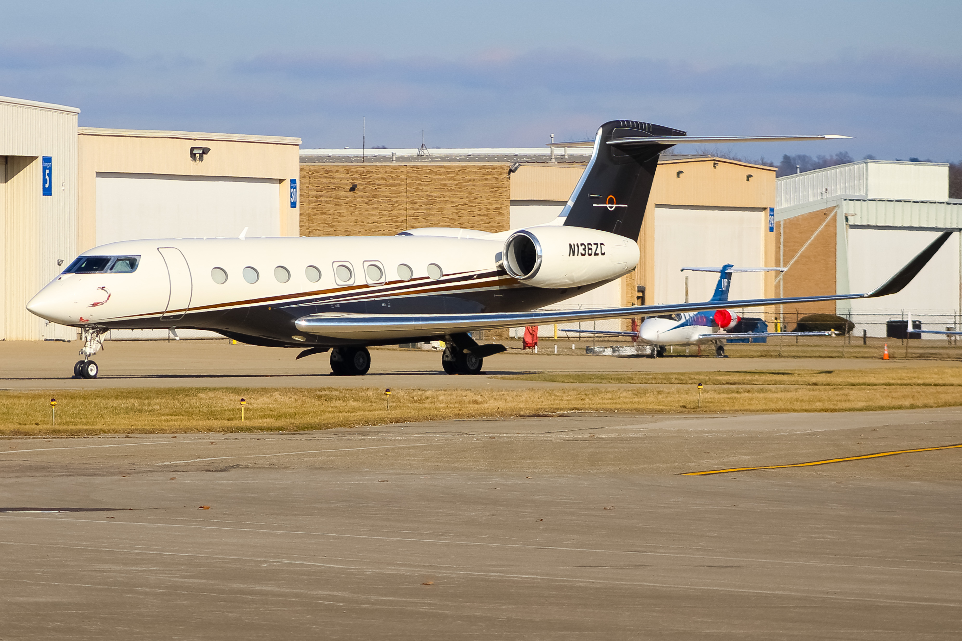 Full size: FlexJet Gulfstream G650 N136ZC at Cincinnati Municipal Airport/Lunken Field