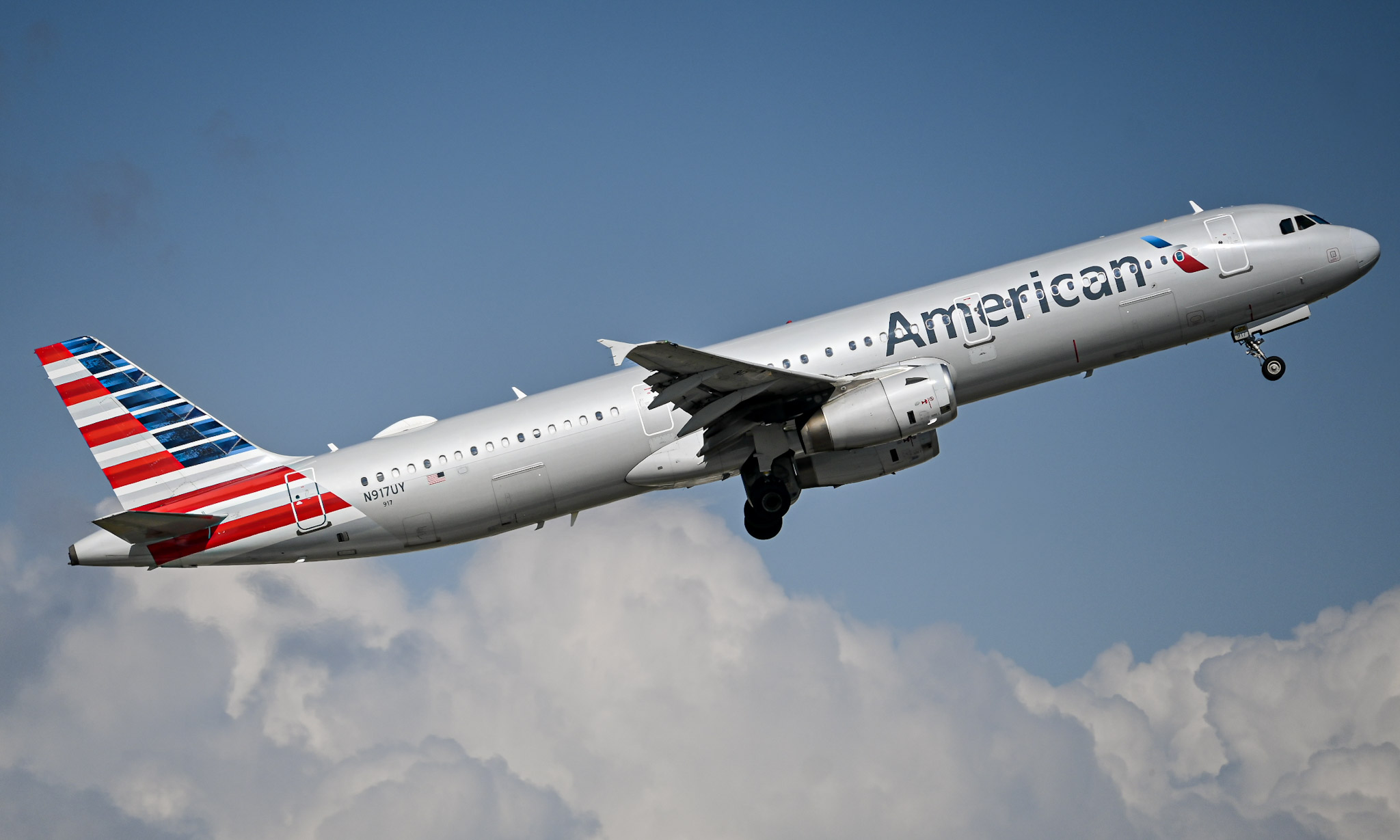 Full size: American Airlines Airbus 321 N917UY at Fort Lauderdale/Hollywood International Airport