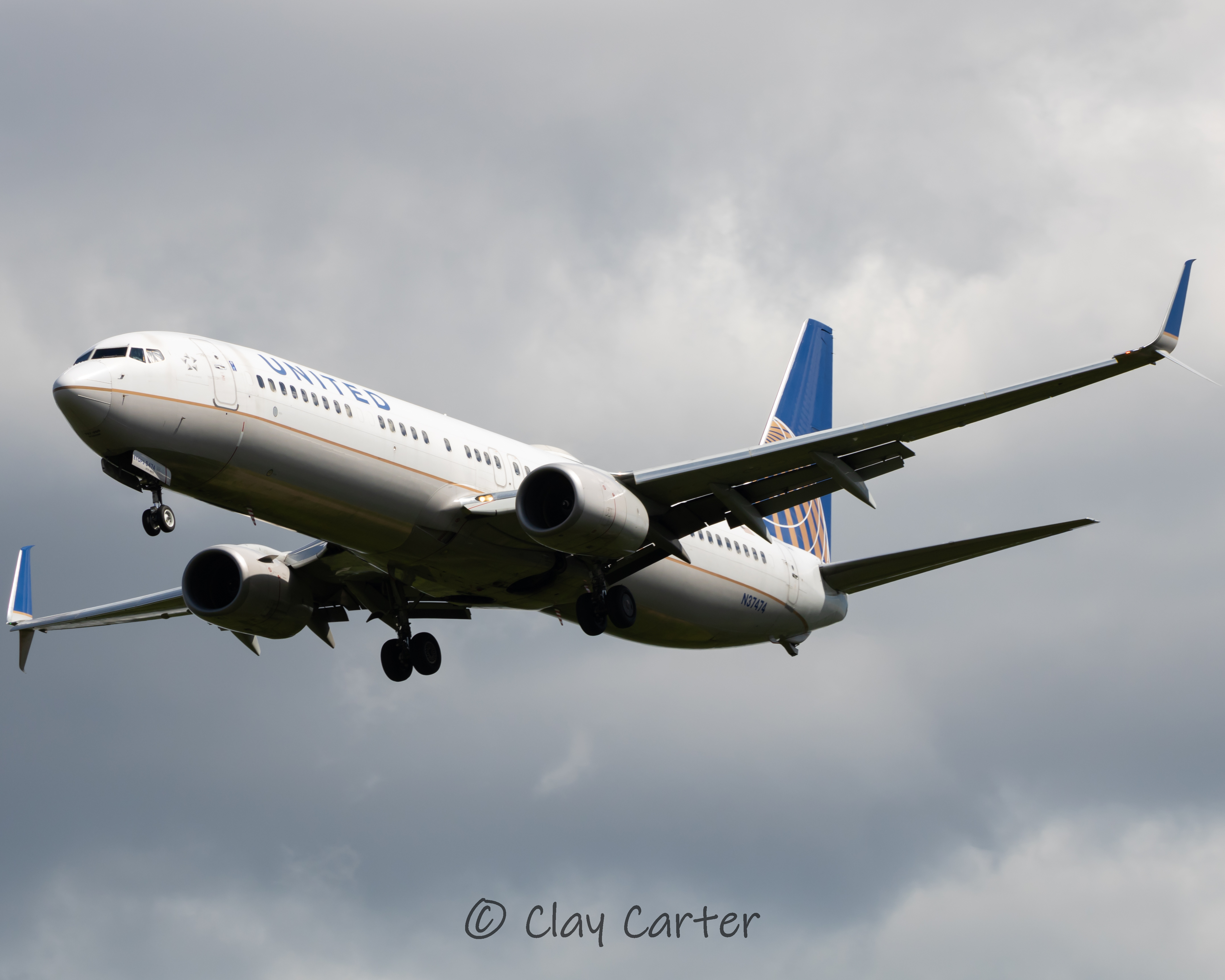 Full size: United Airlines Boeing 737-900ER N37474 at Washington Dulles International Airport