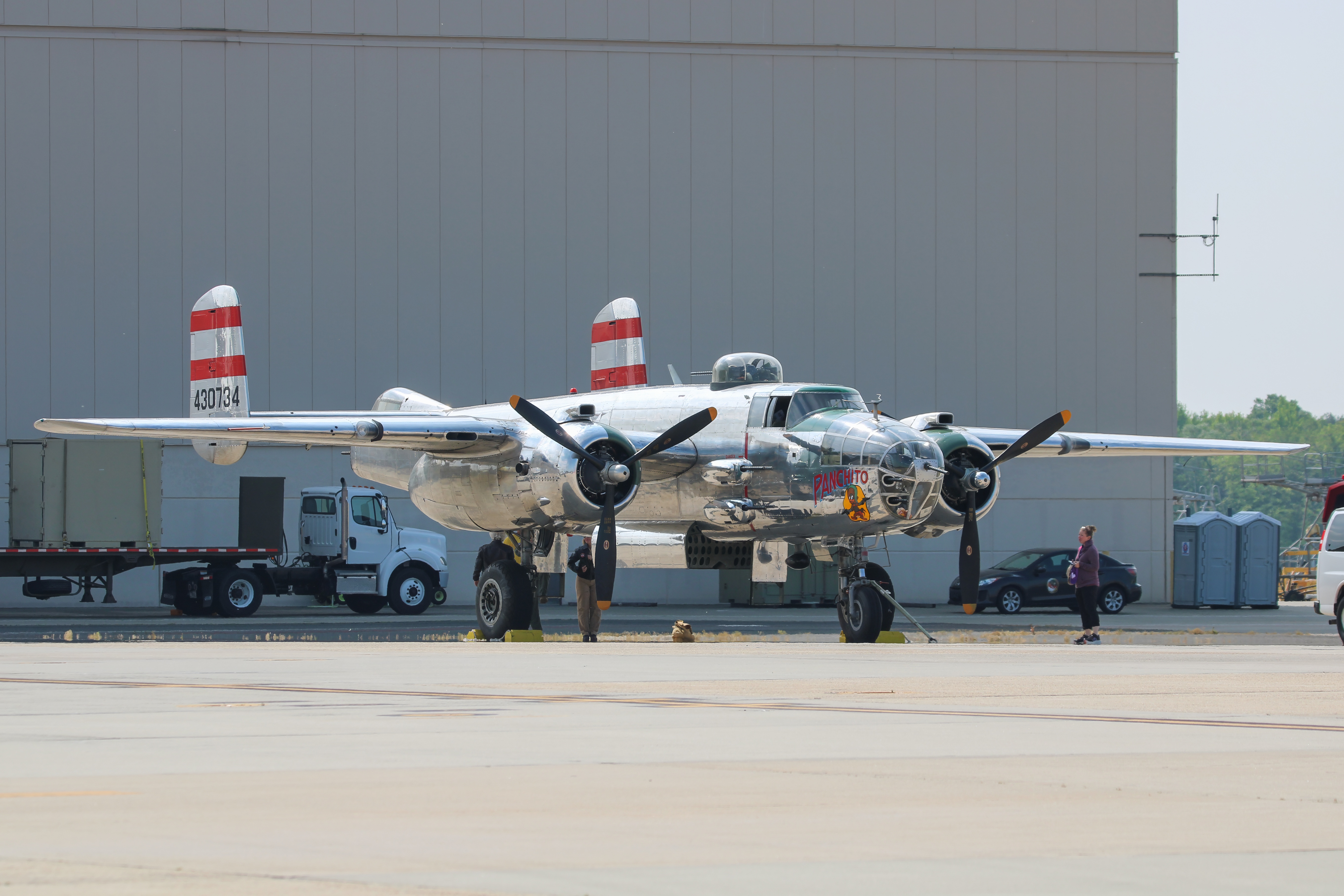 Full size: PRIVATE  North American B-25 Mitchell N9079Z at McGuire Field (Joint Base Mc Guire Dix Lakehurst) Airport