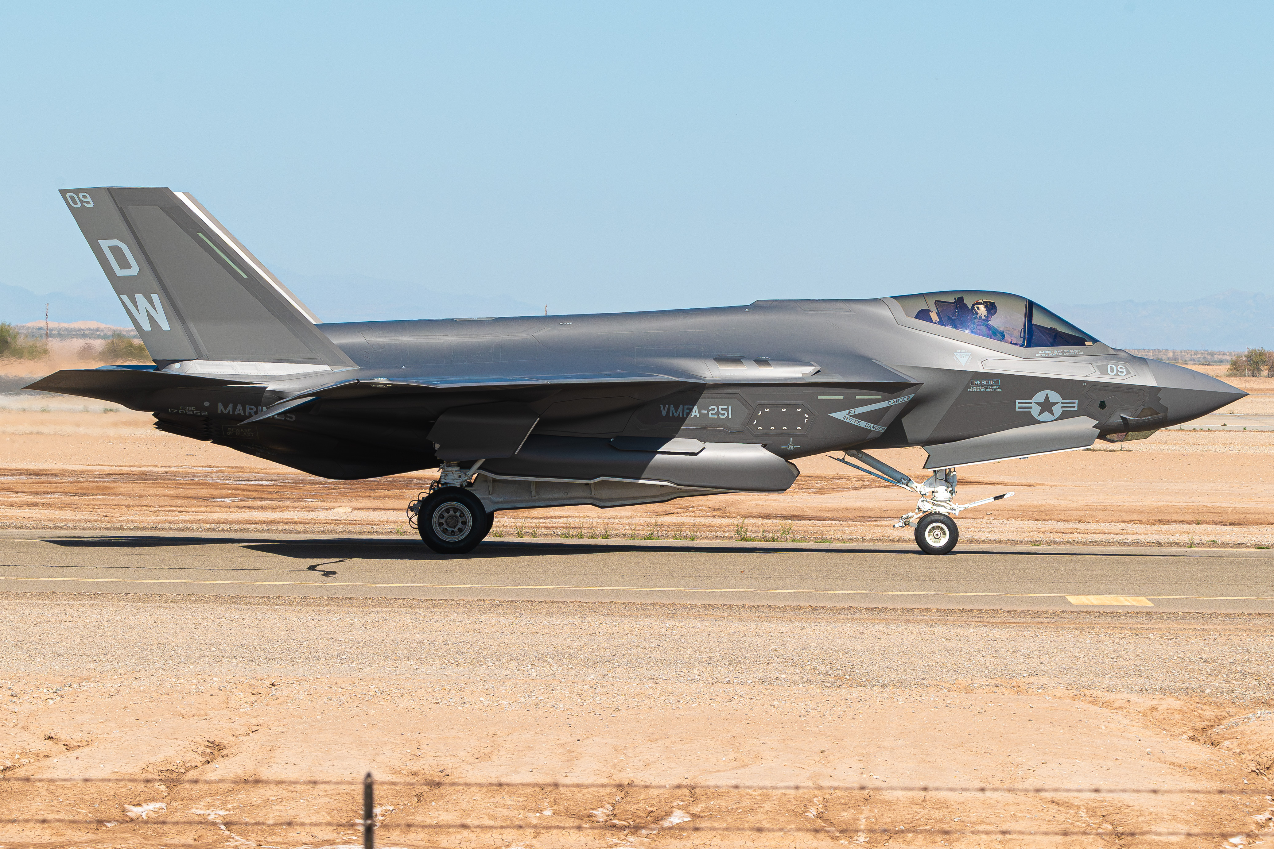 Full size: USMC - United States Marine Corp Lockheed Martin F-35 Lightning 170552 at Naval Air