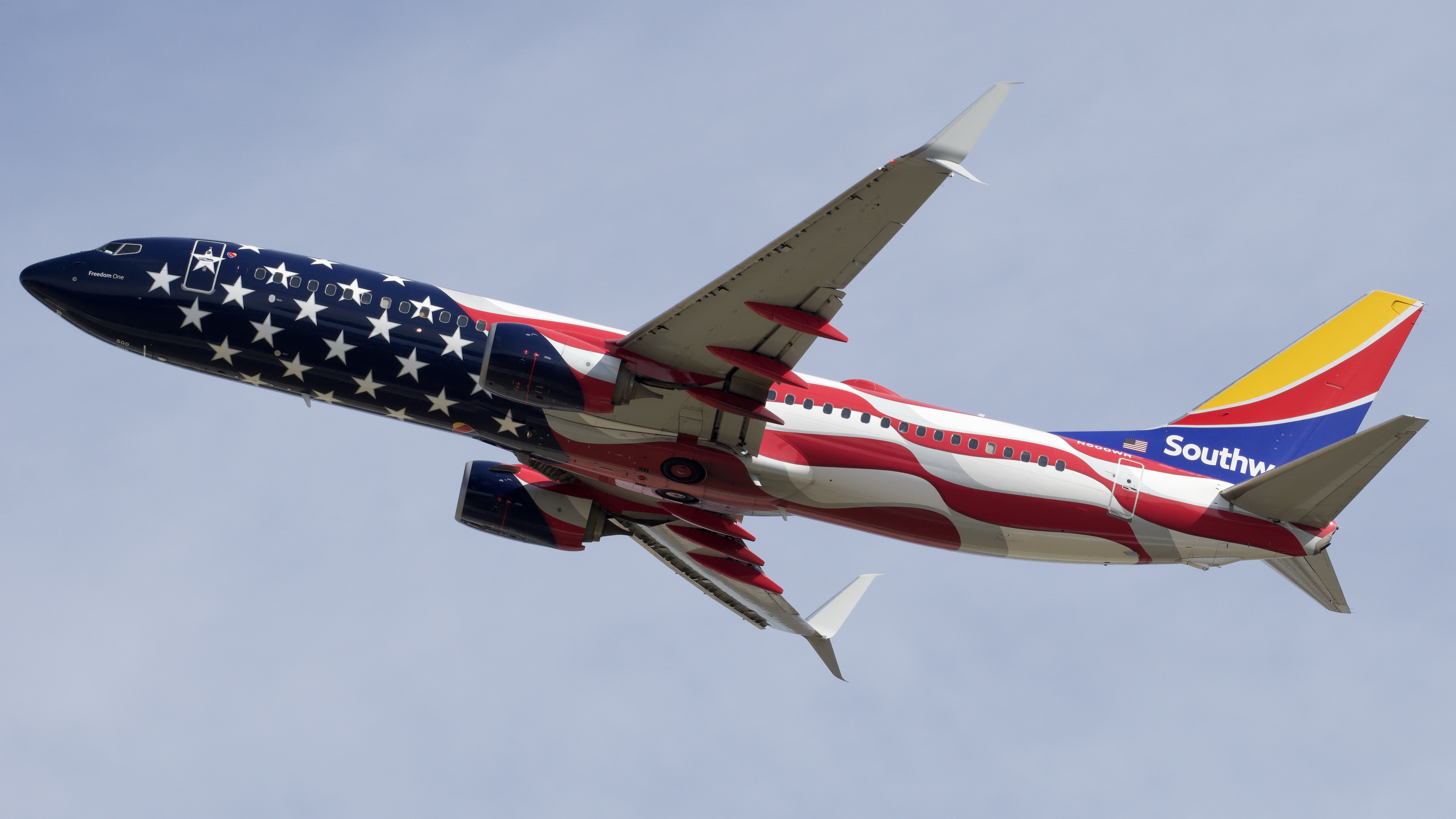 Full size: Southwest Airlines Boeing 737-800 N500WR at Charlotte/Douglas International Airport
