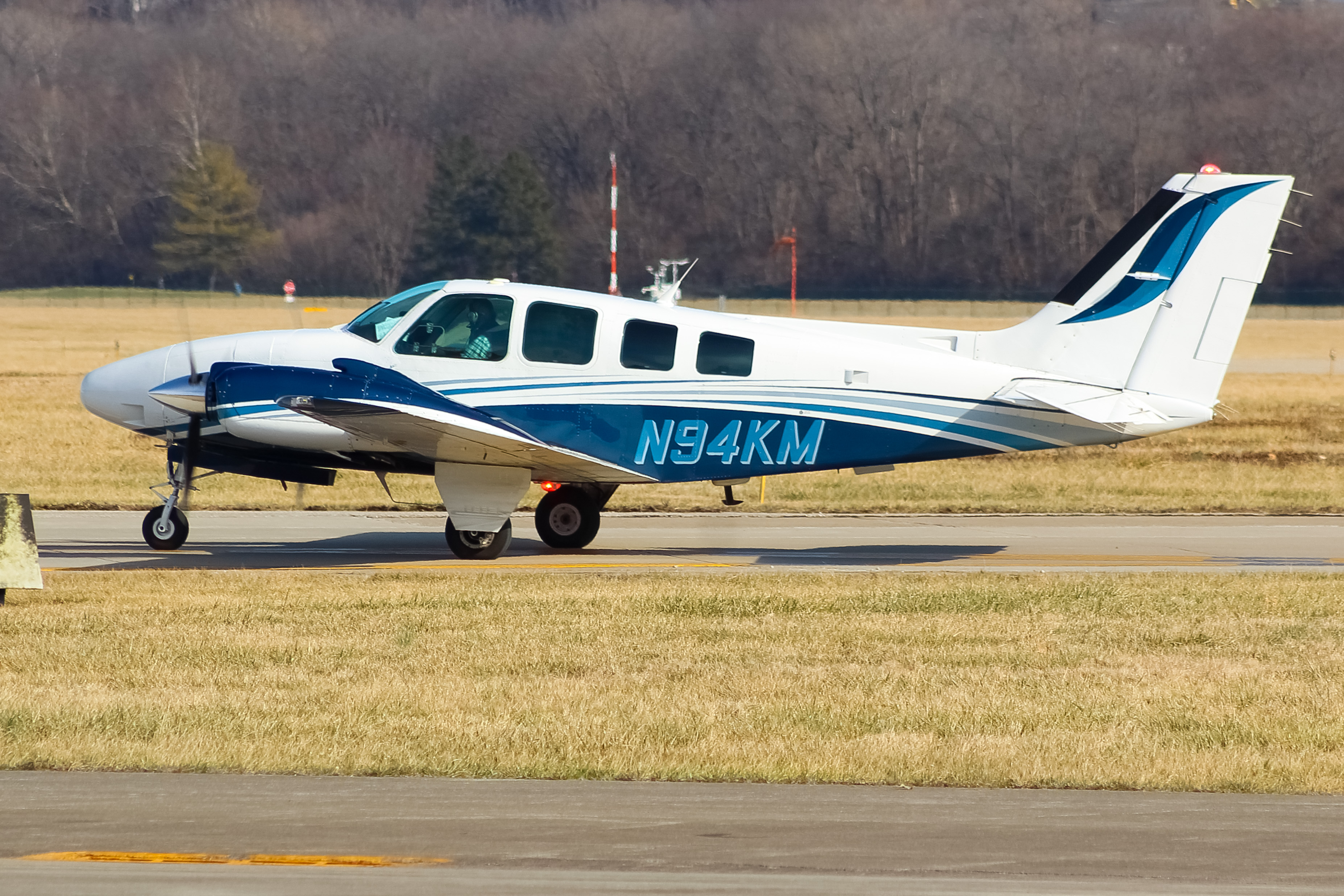 Full size: PRIVATE  Beechcraft 58 Baron N94KM at Cincinnati Municipal Airport/Lunken Field
