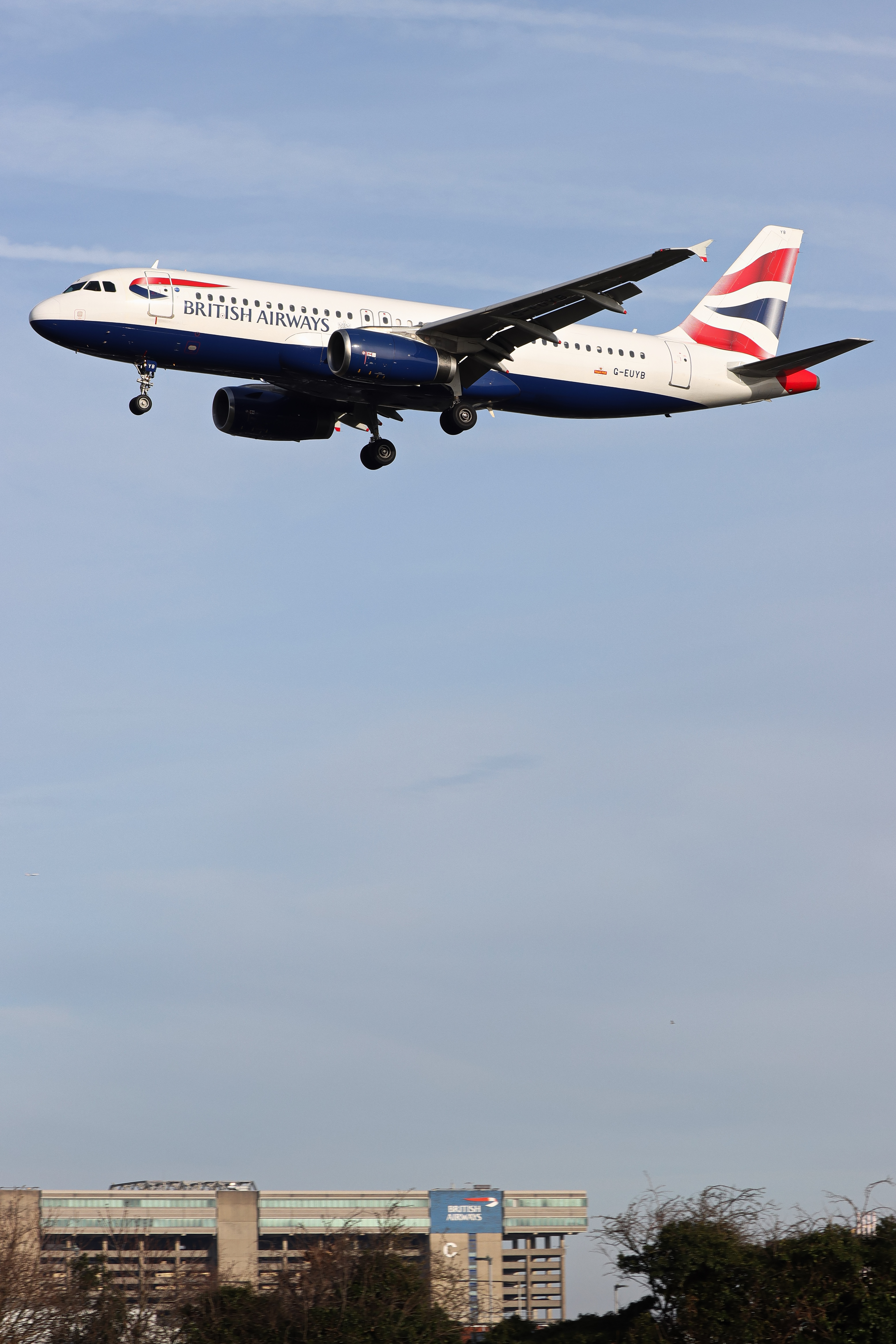 Full size: British Airways Airbus A320 G-EUYB at London Heathrow International Airport