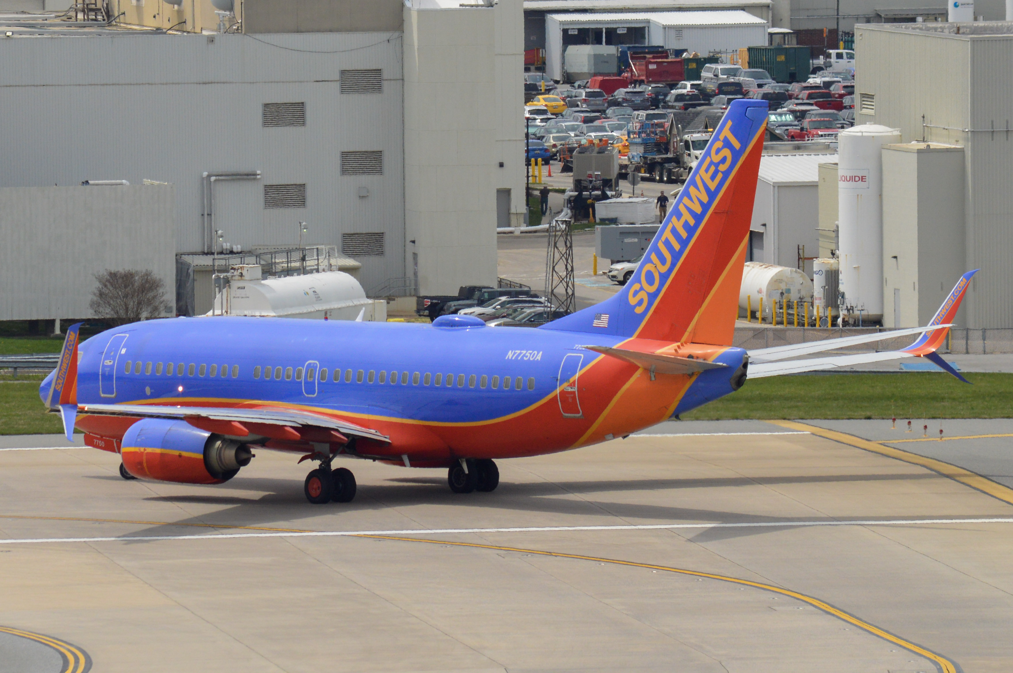 Full size: Southwest Airlines Boeing 737-700 N7750A at Baltimore/Washington International Thurgood Marshall Airport