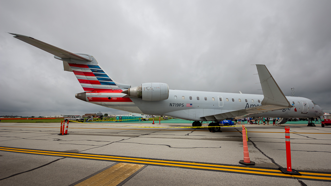 Full size: American Eagle Mitsubishi CRJ-700 N719PS at James M Cox Dayton International Airport