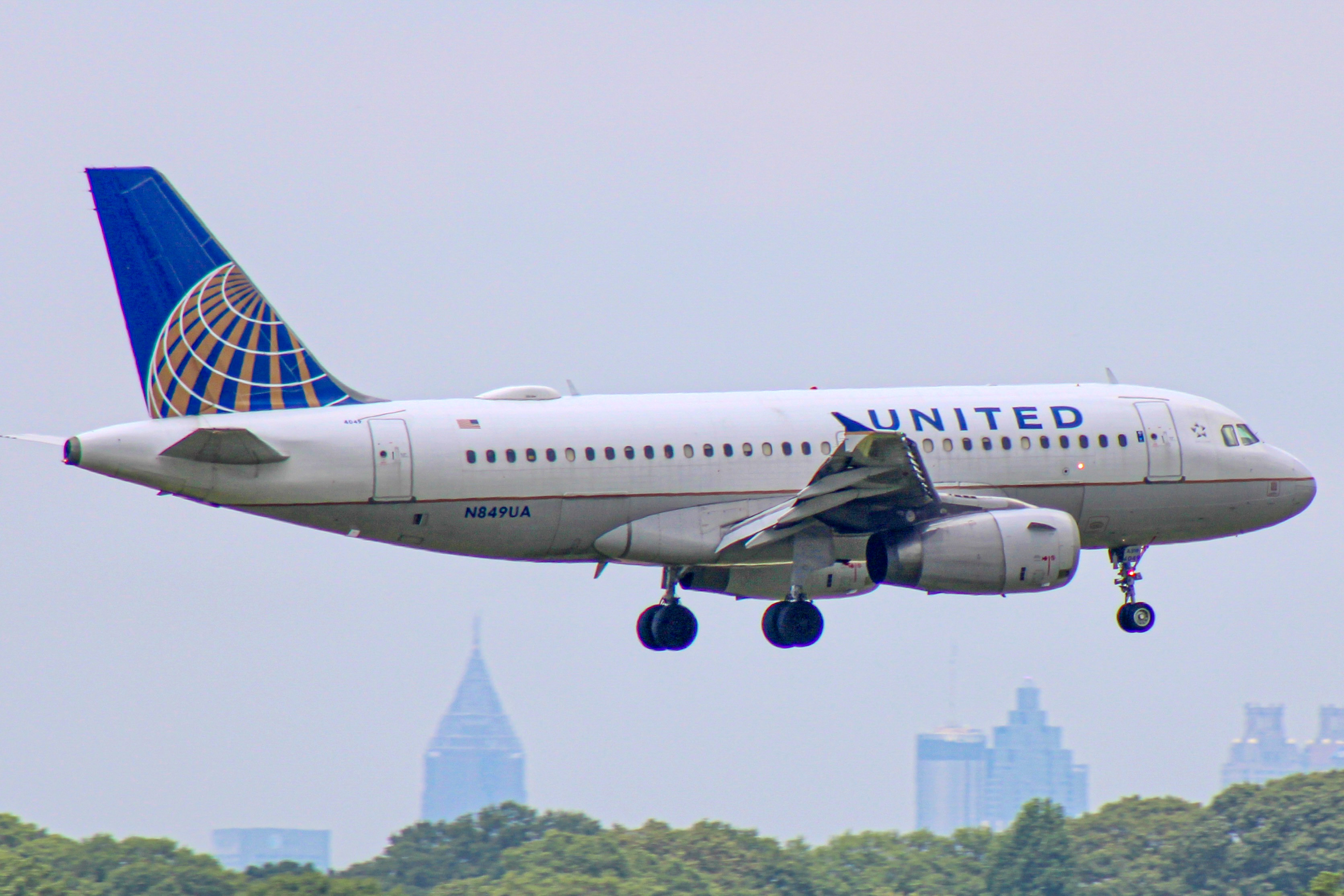 Full size: United Airlines Airbus A319 N849UA at Hartsfield-Jackson Atlanta International Airport