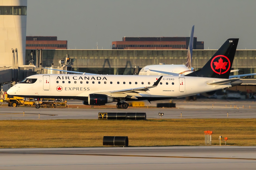 Full size: Air Canada Express Embraer E175 C-FEKD at Chicago O'Hare International Airport