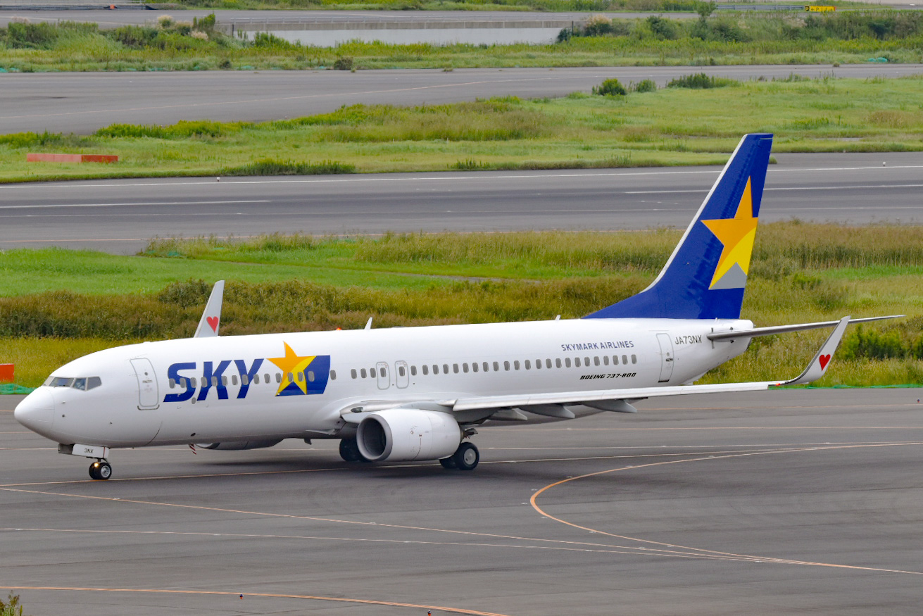 Full size: Skymark Airlines  Boeing 737-800 JA73NX at Tokyo-Haneda Airport