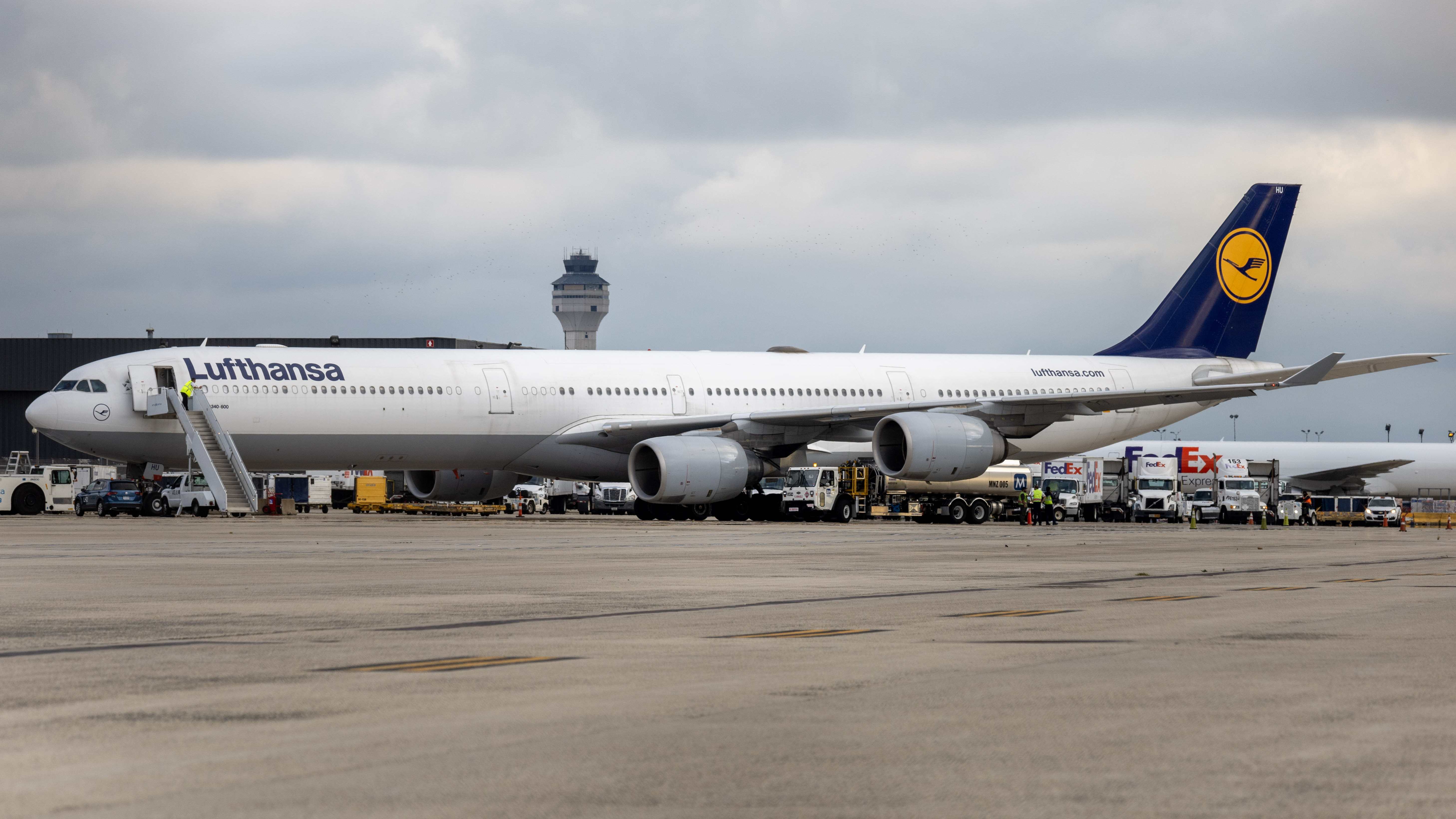 Full size: Lufthansa Airbus A340-600 D-AIHU at Washington Dulles International Airport