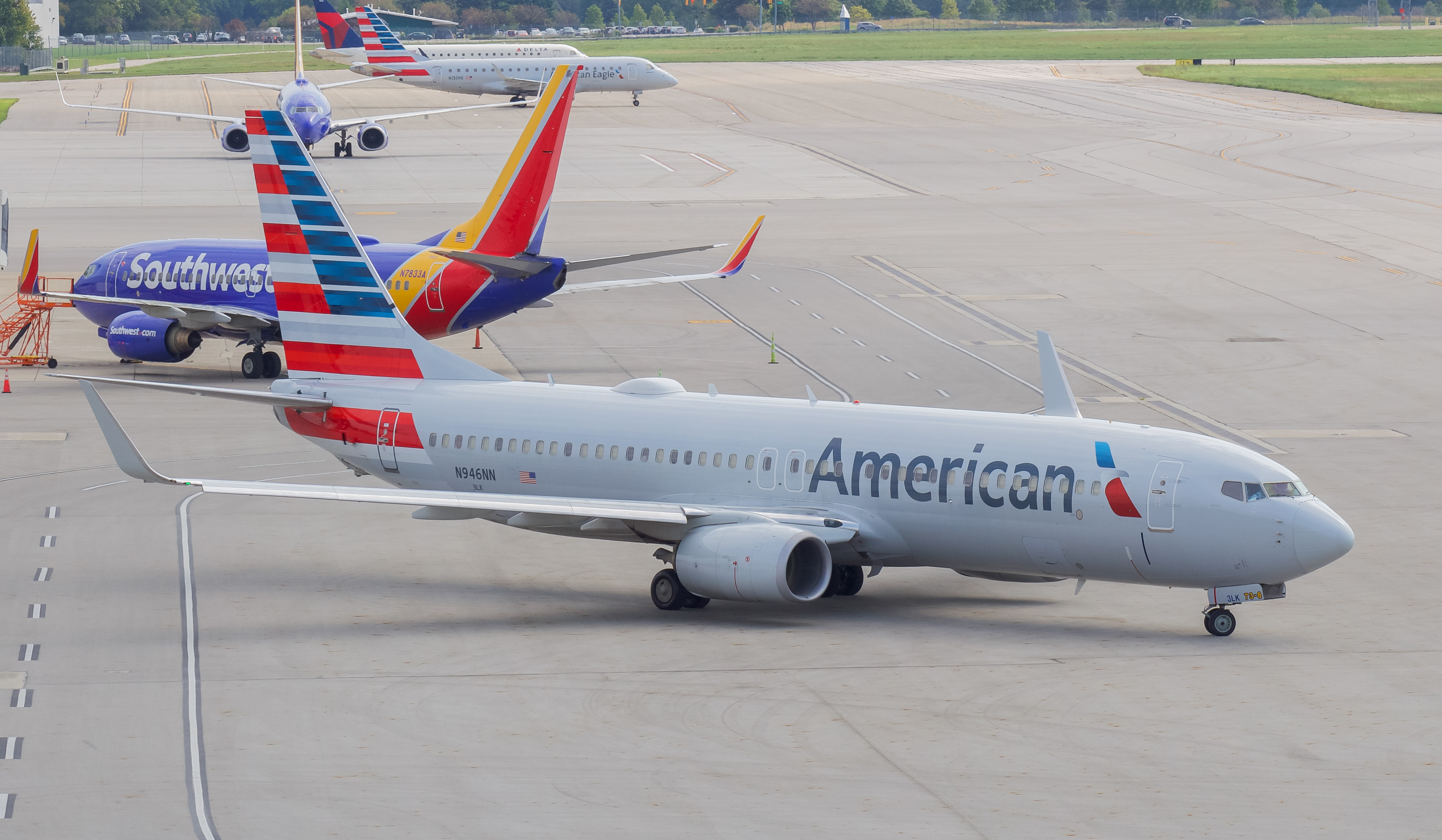 Full size: American Airlines Boeing 737-800 N946NN at John Glenn Columbus International Airport