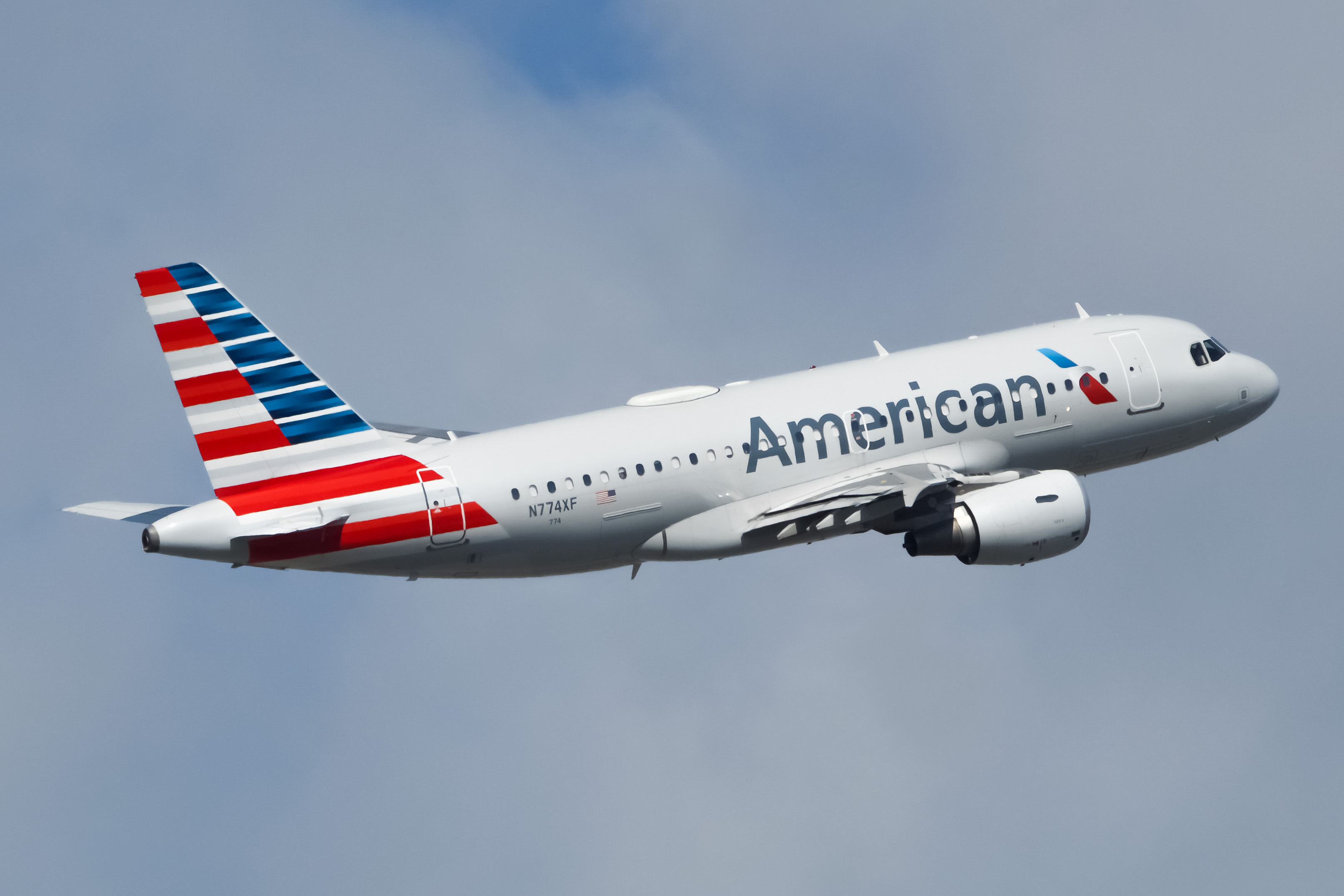 Full size: American Airlines Airbus A319 N774XF at Newark Liberty International Airport
