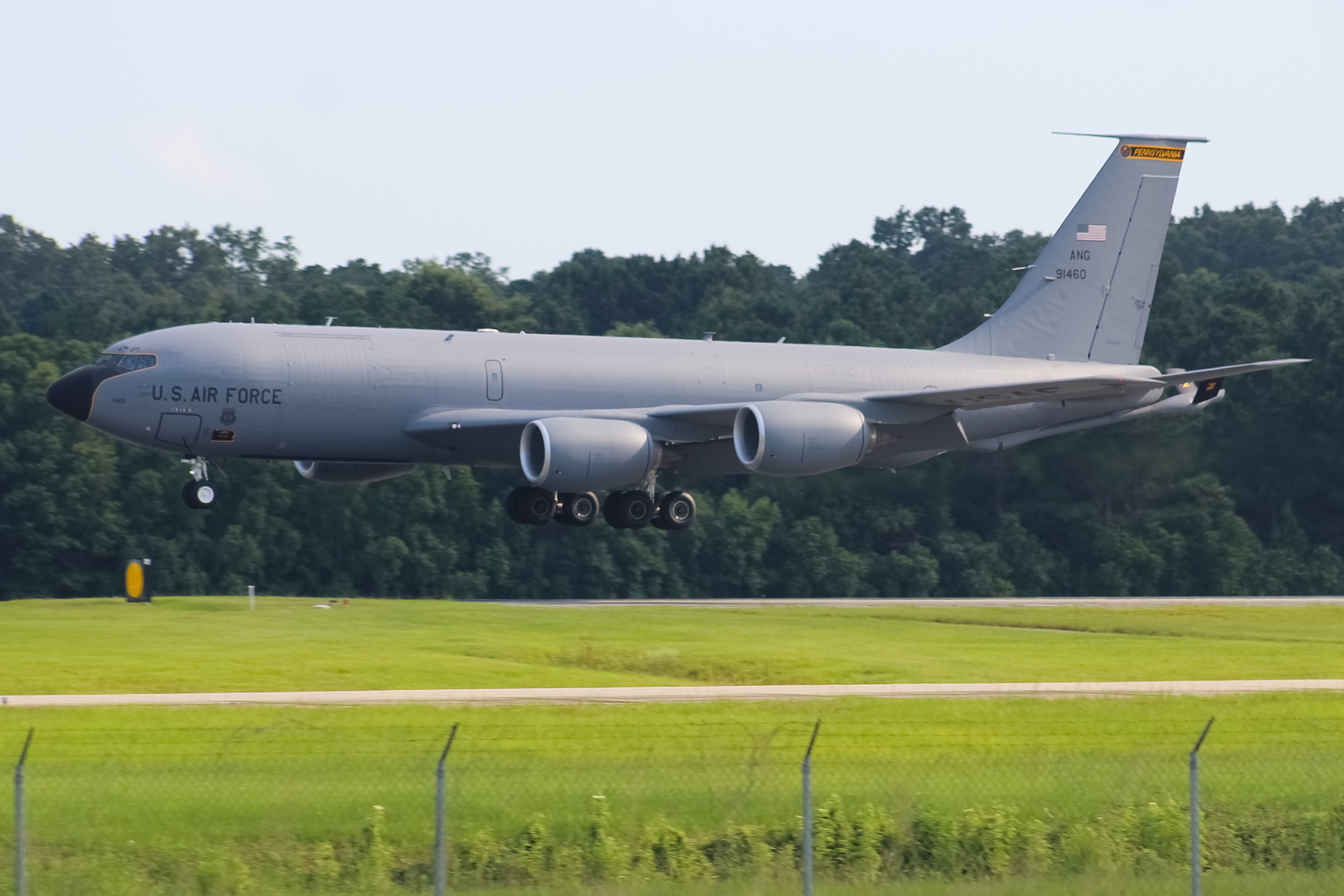 Full size: USAF - United States Air Force Boeing KC-135 Stratotanker 59-1460 at Savannah/Hilton Head International Airport