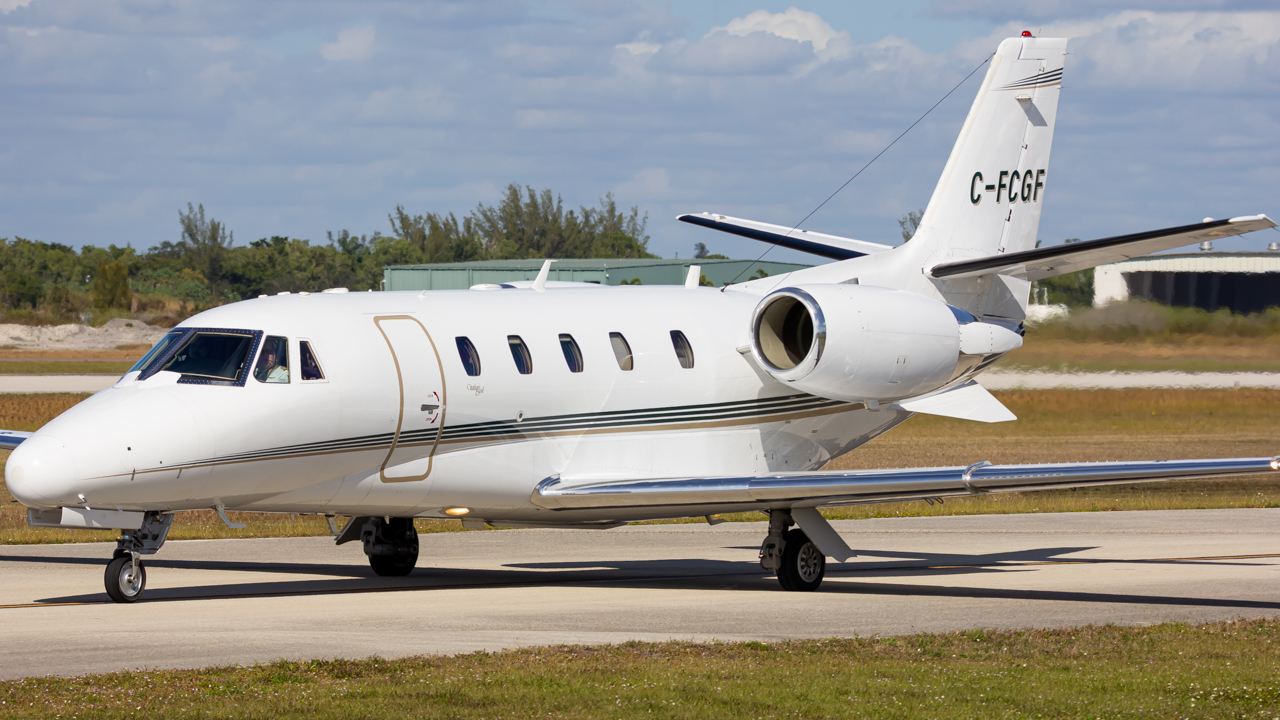 Full size: PRIVATE Cessna 560XL Citation Excel C-FCGF at Naples Municipal Airport