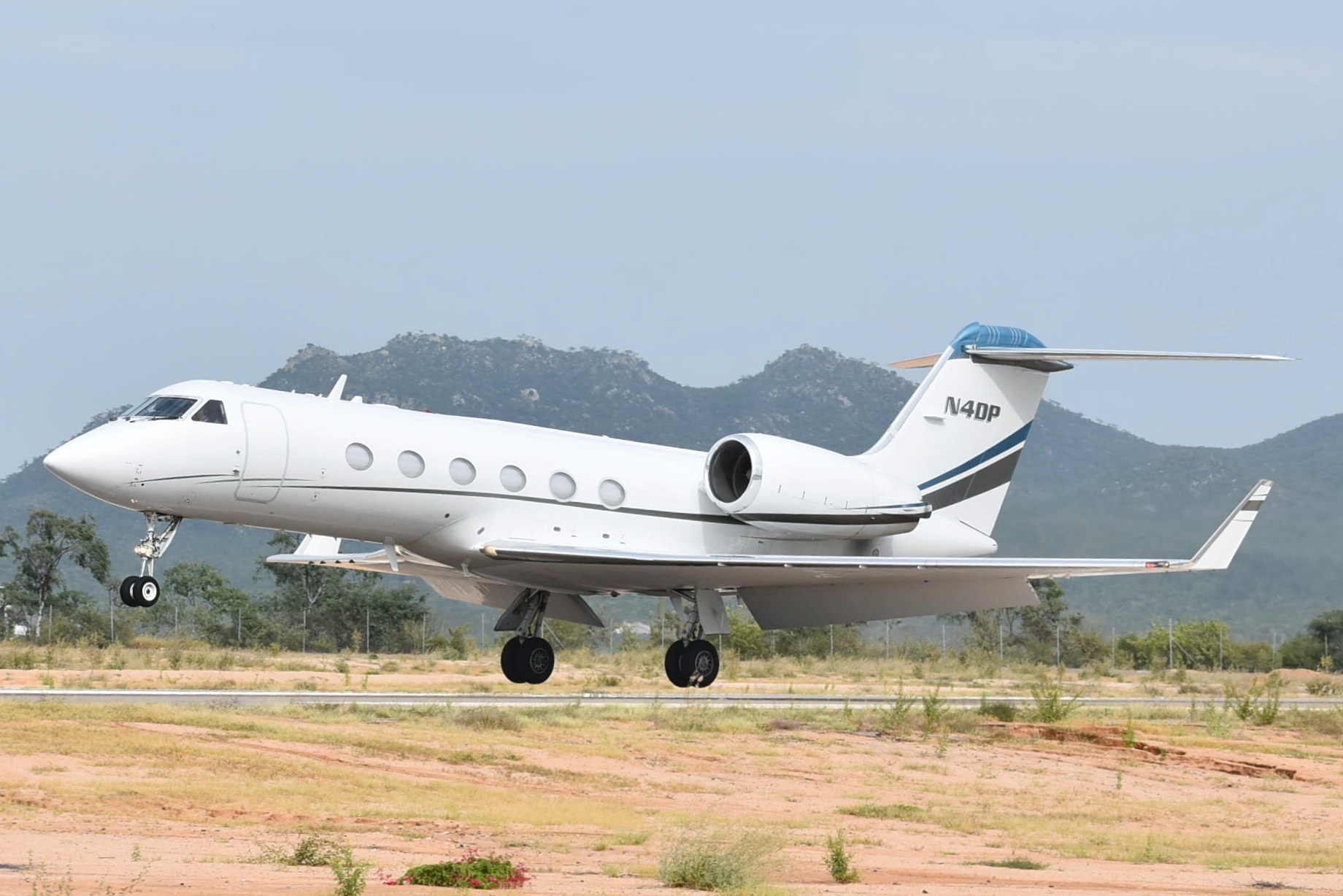 Full size: Green Chair Productions LLC Gulfstream IV N4DP at Aeropuerto de Cabo San Lucas Internacional