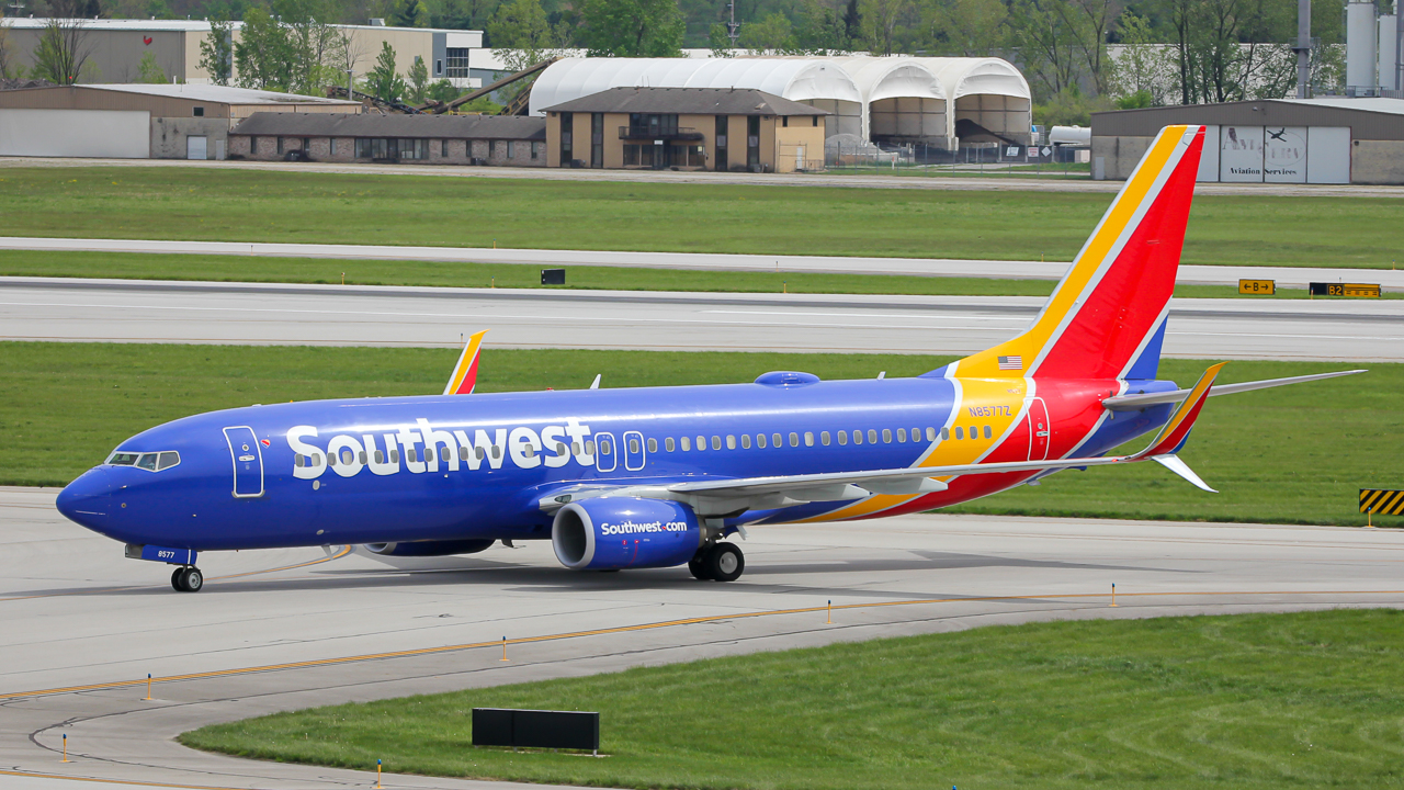 Full size: Southwest Airlines Boeing 737-800 N8577Z at John Glenn Columbus International Airport