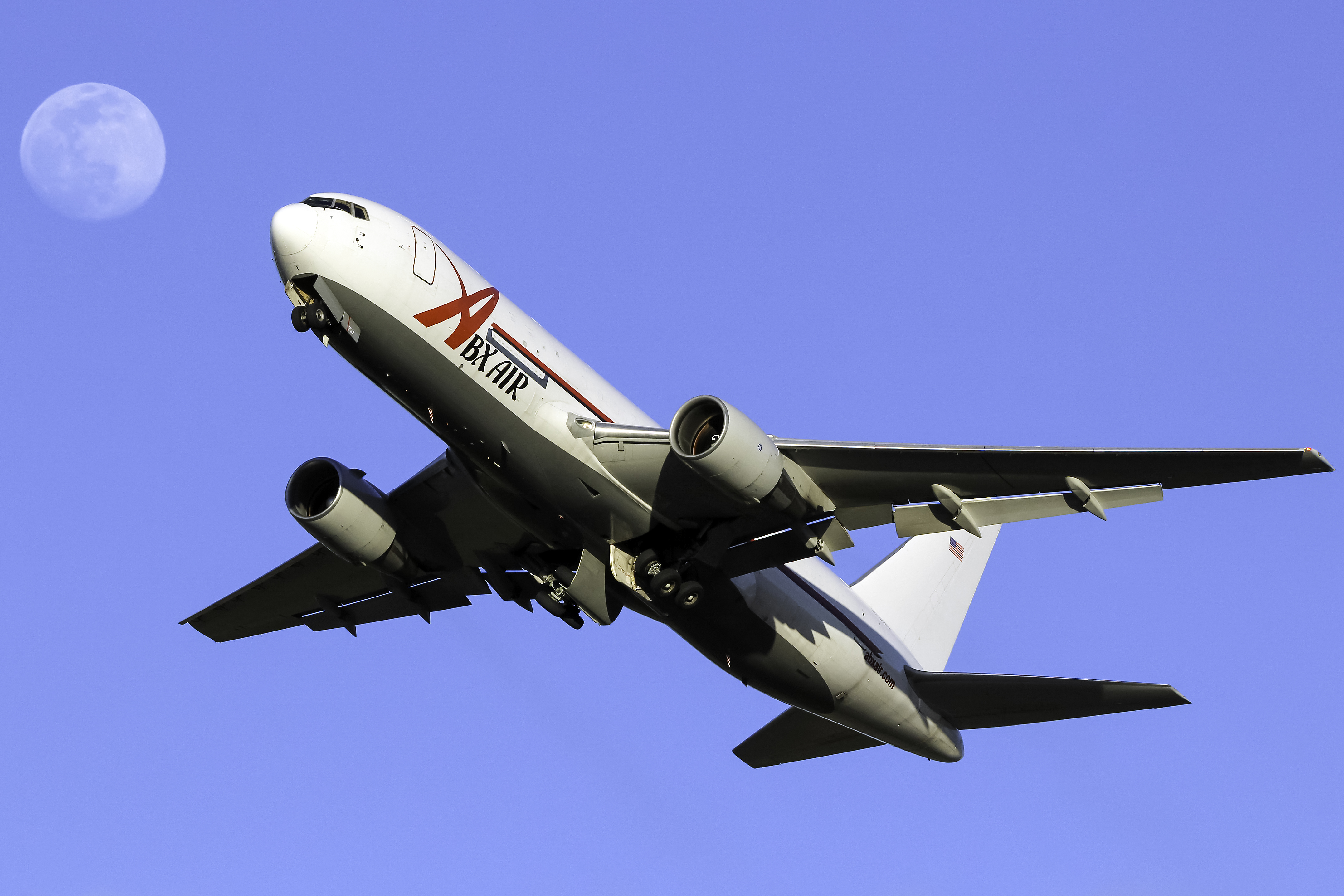 Full size: ABX Air Boeing 767-200(BDSF) N797AX at Lehigh Valley International Airport