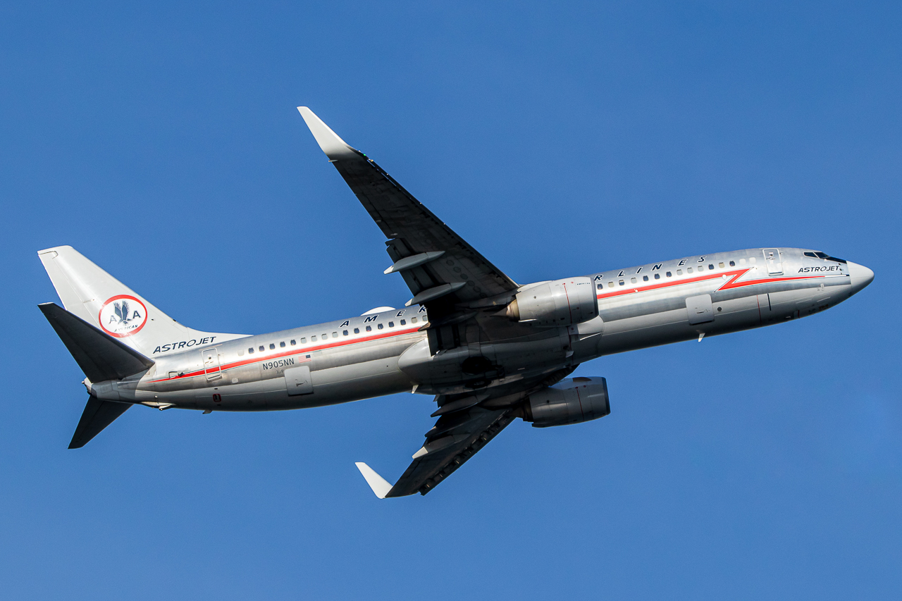 Full size: American Airlines Boeing 737-800 N905NN at Ronald Reagan National Airport