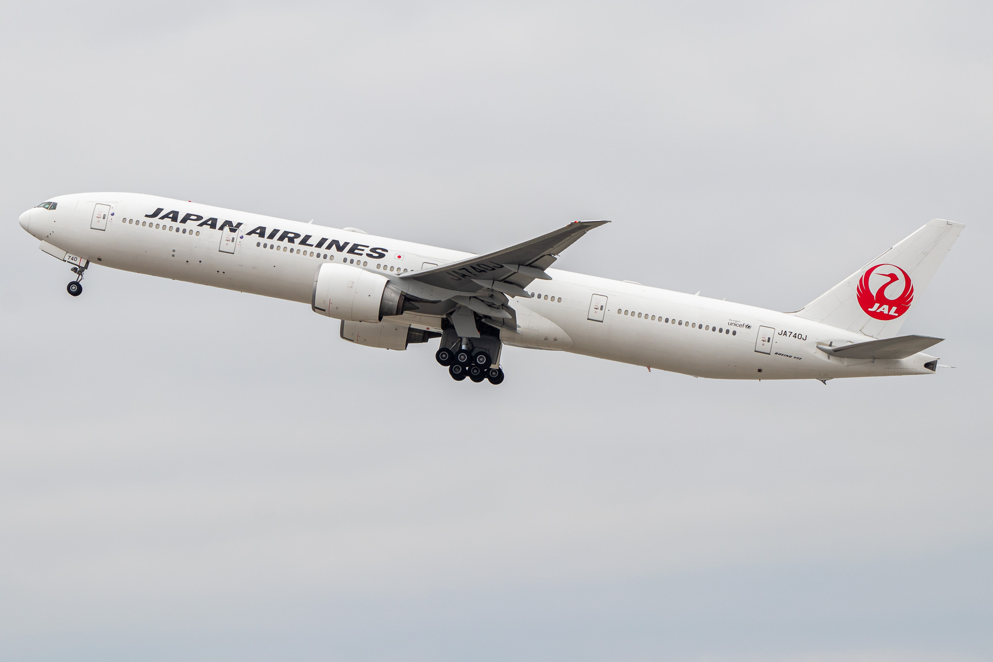 Full size: Japan Airlines Boeing 777-300ER JA740J at Los Angeles International Airport