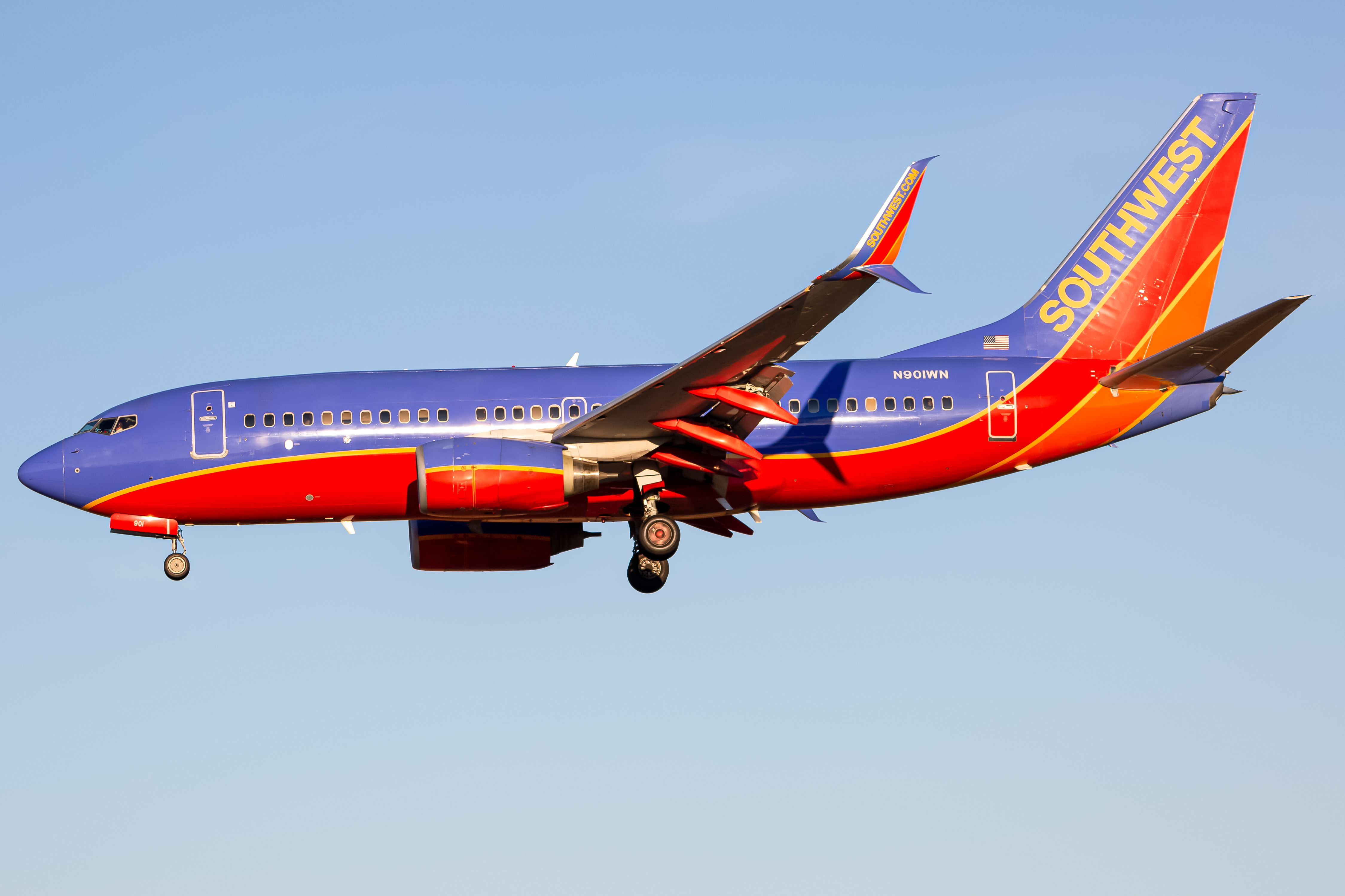 Full size: Southwest Airlines Boeing 737-700 N901WN at Baltimore/Washington International Thurgood Marshall Airport