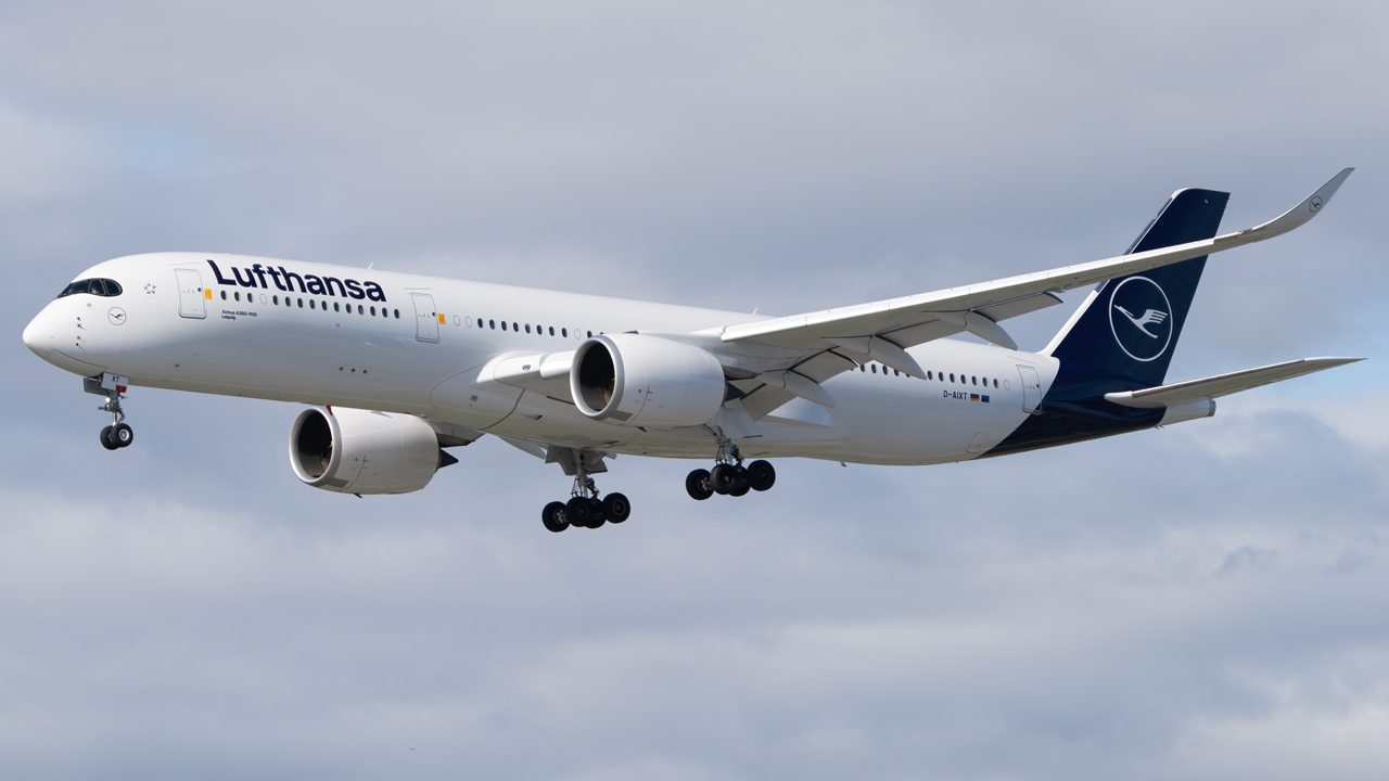 Full size: Airbus Airbus A350-900 D-AIXT at Vancouver International Airport