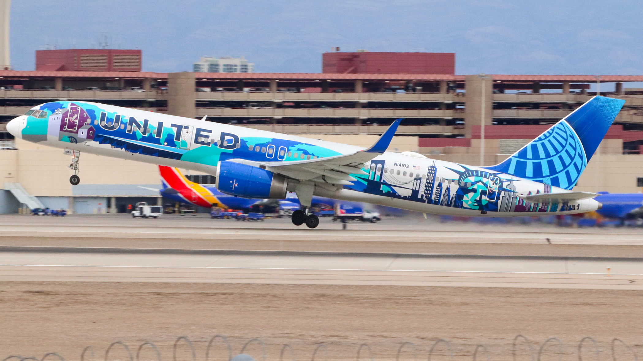 Full size: United Airlines Boeing 757-200 N14102 at Harry Reid International Airport