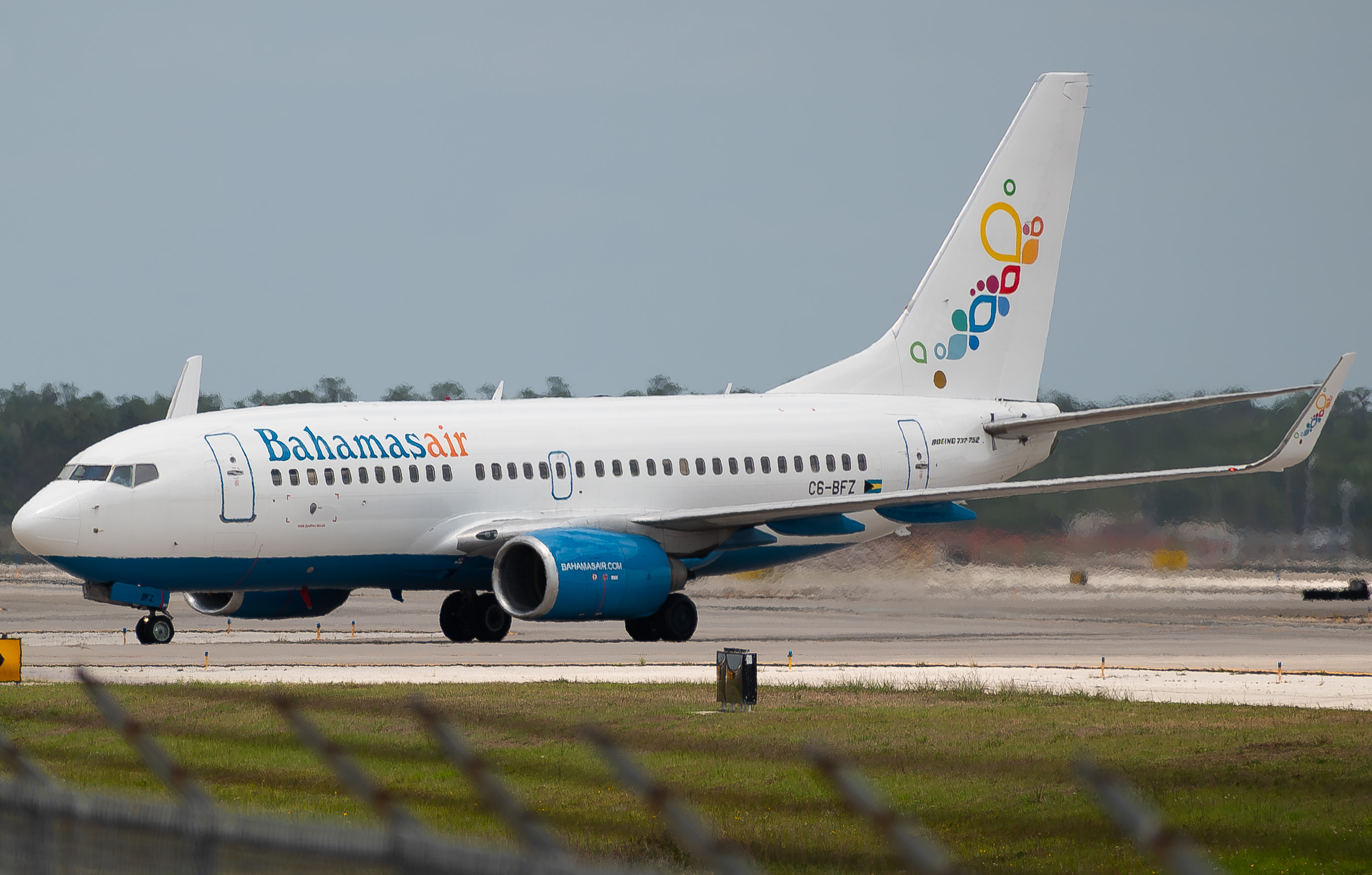 Full size: Bahamasair Boeing 737-700 C6-BFZ at Orlando International Airport