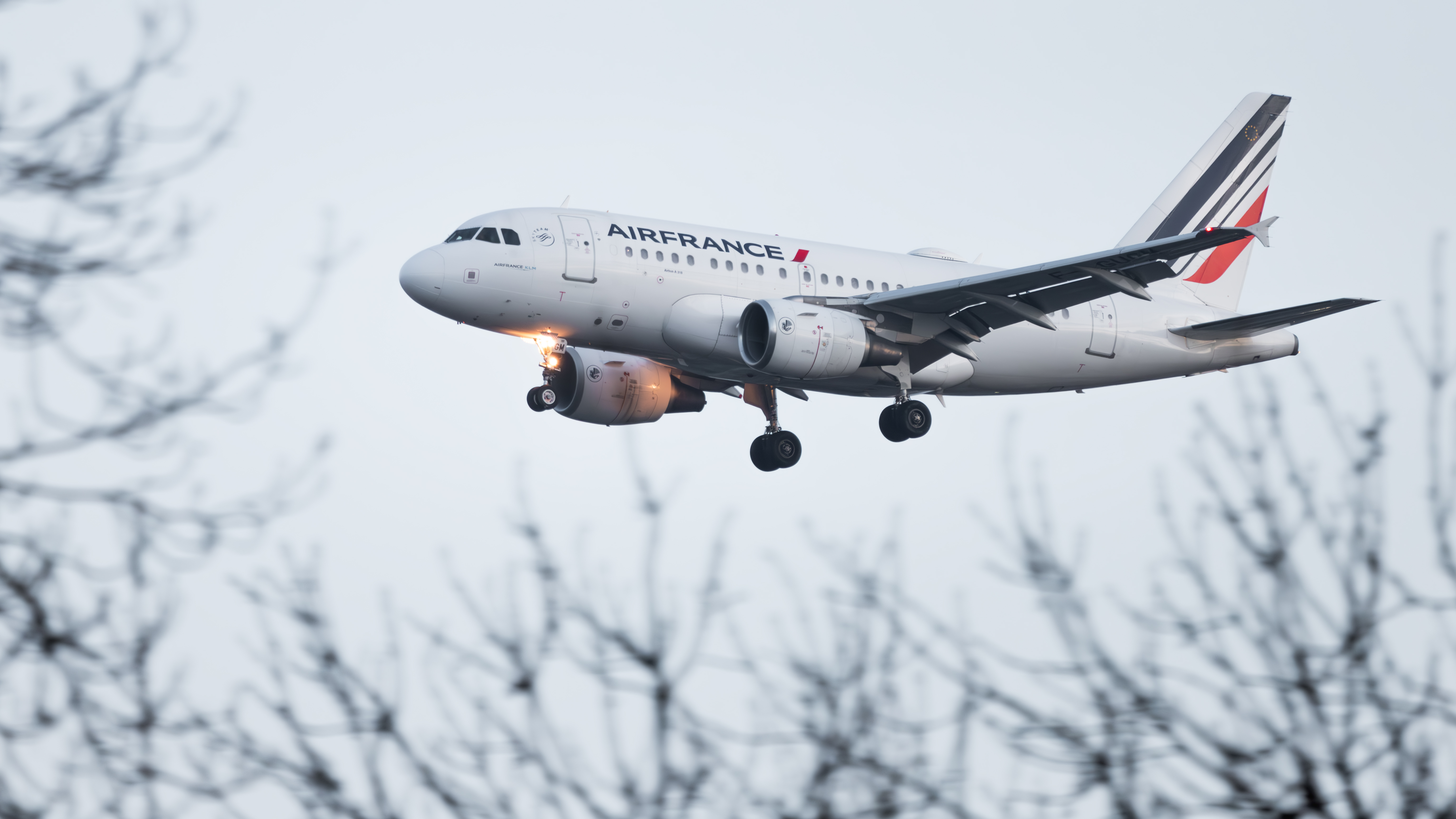 Full size: Air France Airbus A318 F-GUGM at London Heathrow International Airport