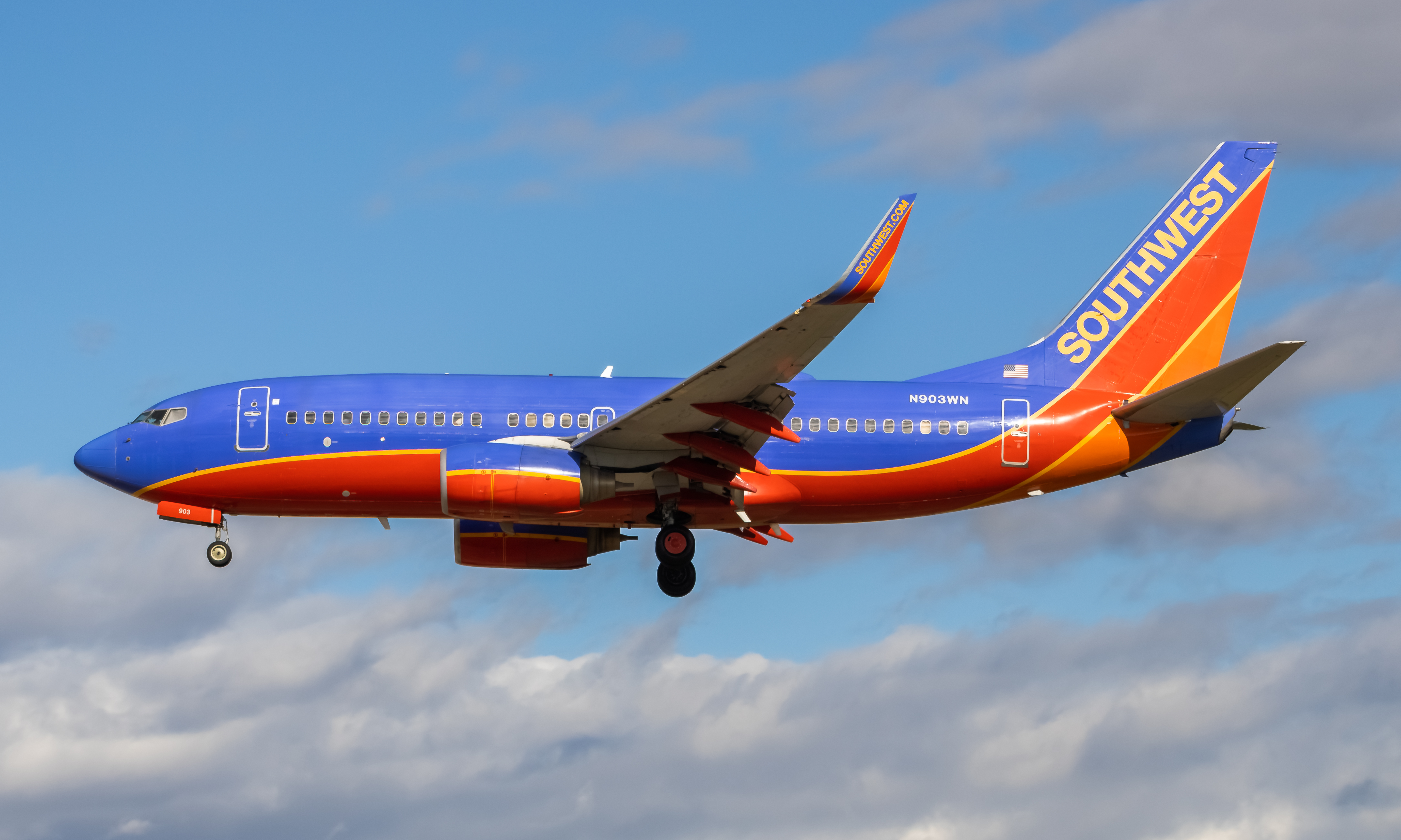 Full size: Southwest Airlines Boeing 737-700 N903WN at Baltimore/Washington International Thurgood Marshall Airport