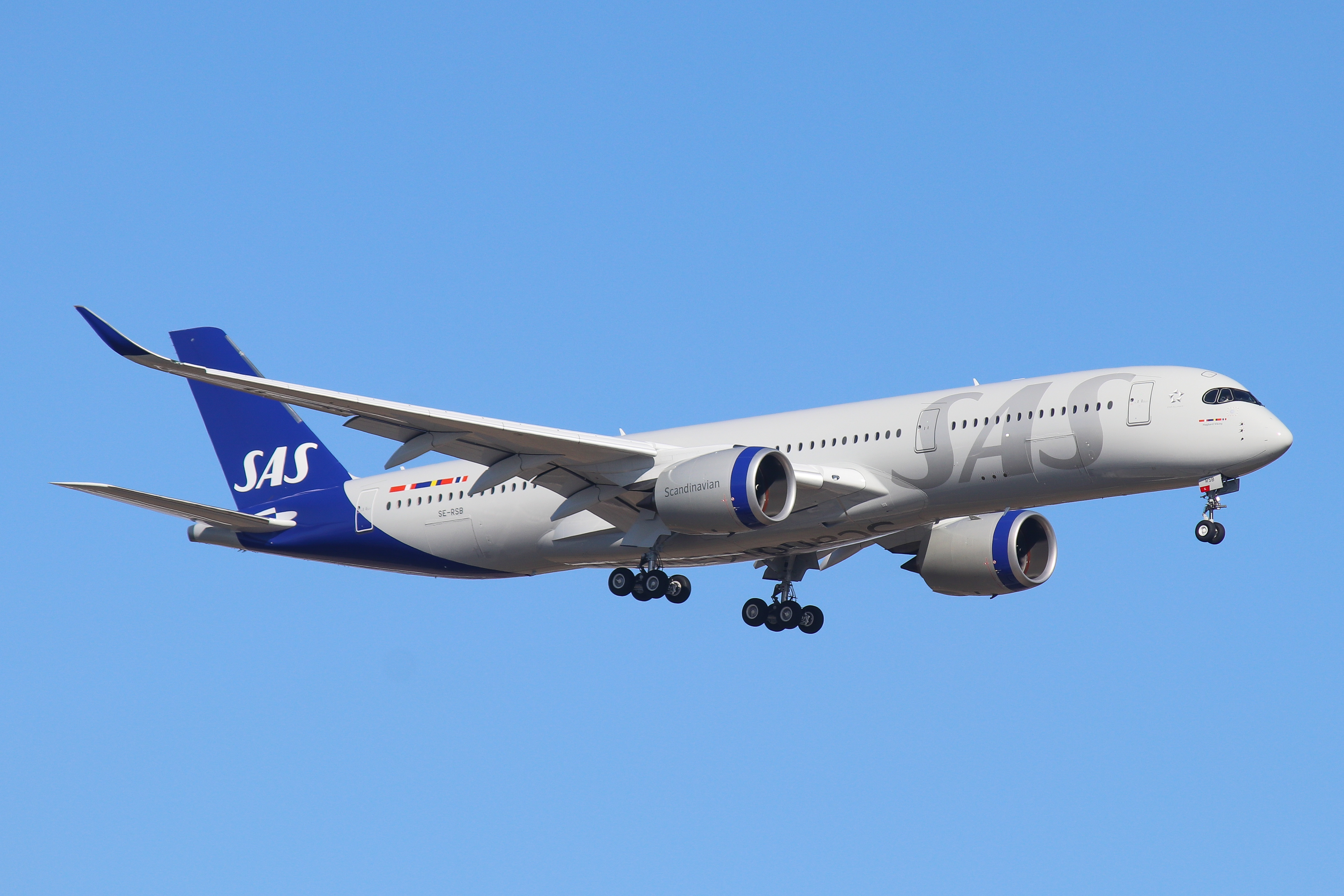 Full size: Scandinavian Airlines Airbus A350-900 SE-RSB at Washington Dulles International Airport