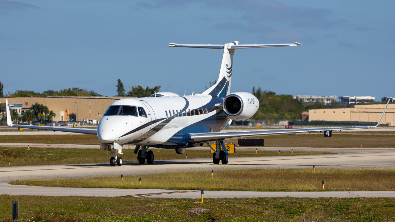 Full size: PRIVATE Embraer Legacy 600 XA-FUF at Naples Municipal Airport