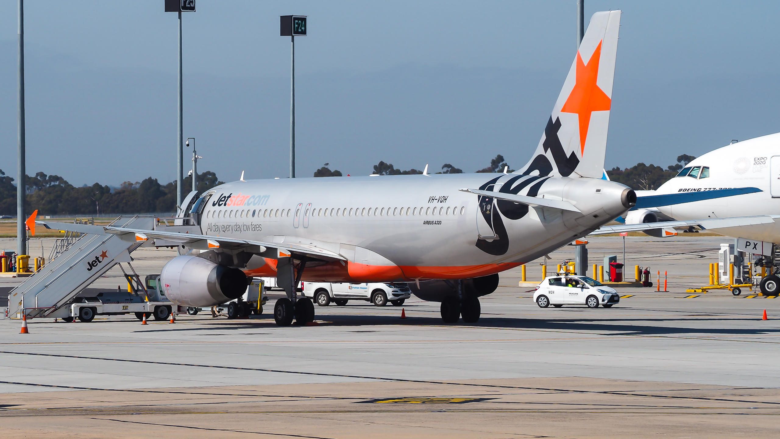 Full size: JetStar Airways Airbus A320 VH-VQH at Melbourne Airport