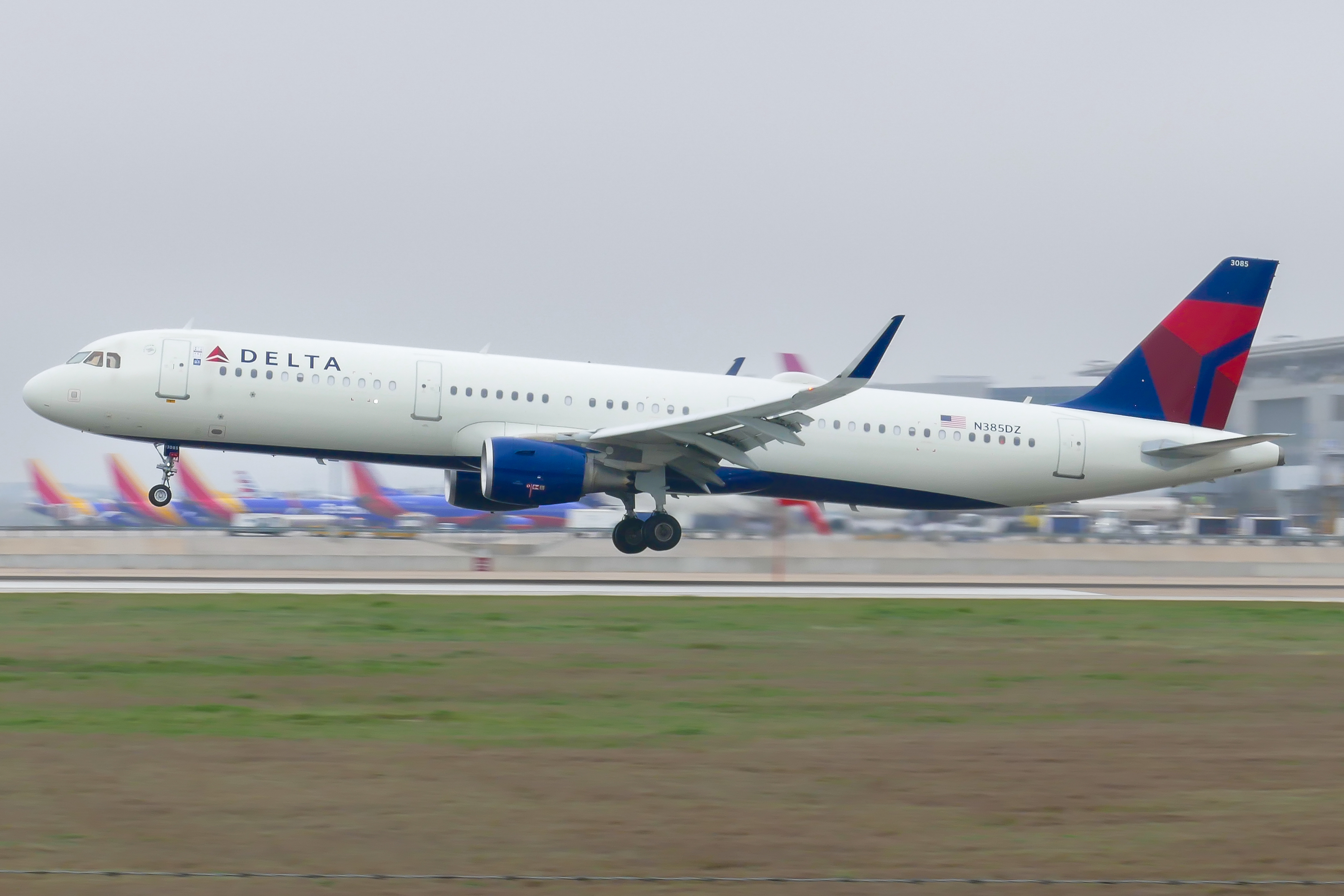 Full size: Delta Airlines Airbus A321-200 N385DZ at Austin-Bergstrom International Airport