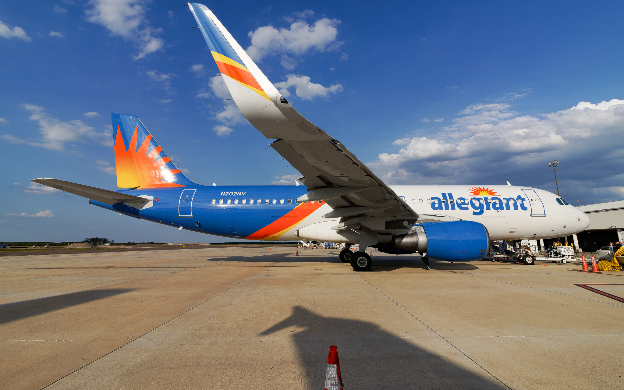 Full size: Allegiant Air Airbus A320 N202NV at St. Petersburg Clearwater International Airport