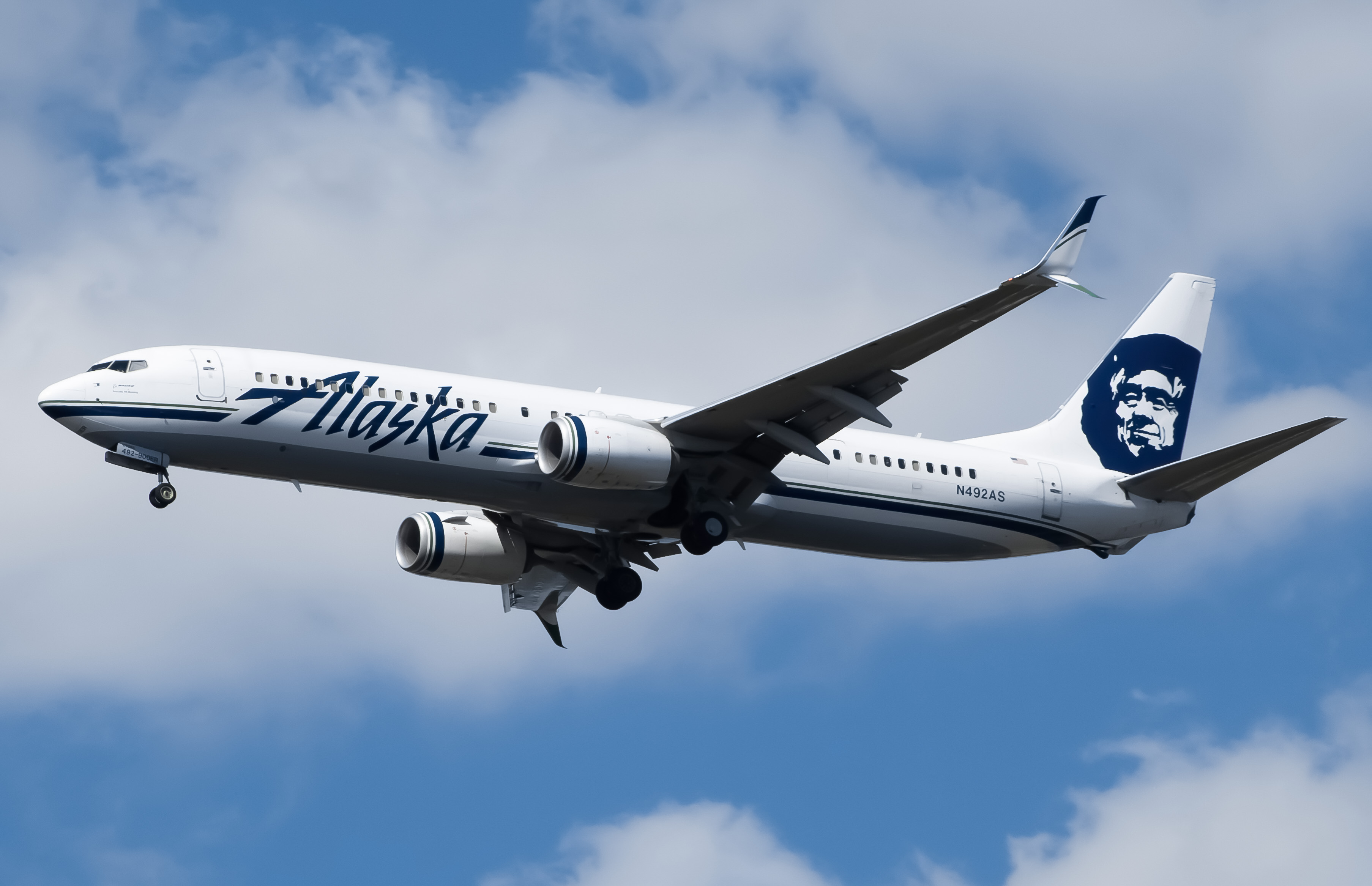 Full size: Alaska Airlines Boeing 737-900ER N492AS at John F. Kennedy International Airport