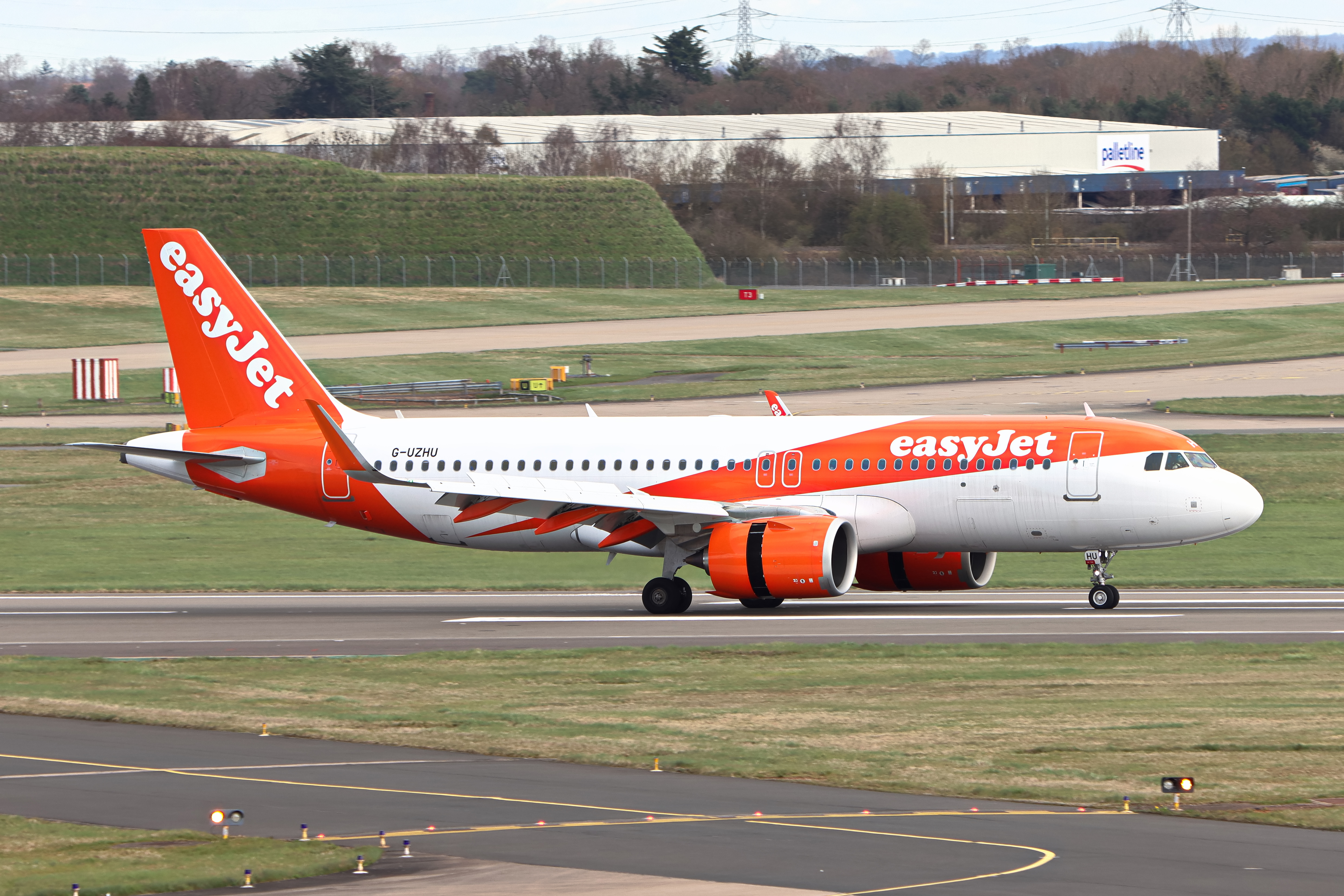 Full size: EasyJet Airbus A320NEO G-UZHU at Birmingham Airport