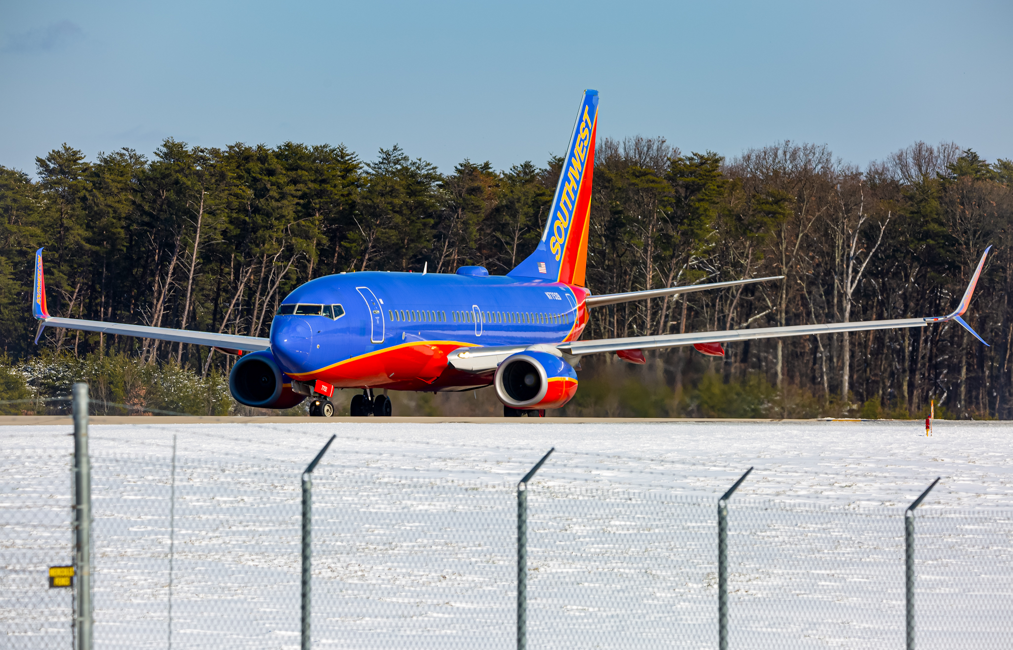 Full size: Southwest Airlines Boeing 737-700 N7752B at Baltimore/Washington International Thurgood Marshall Airport